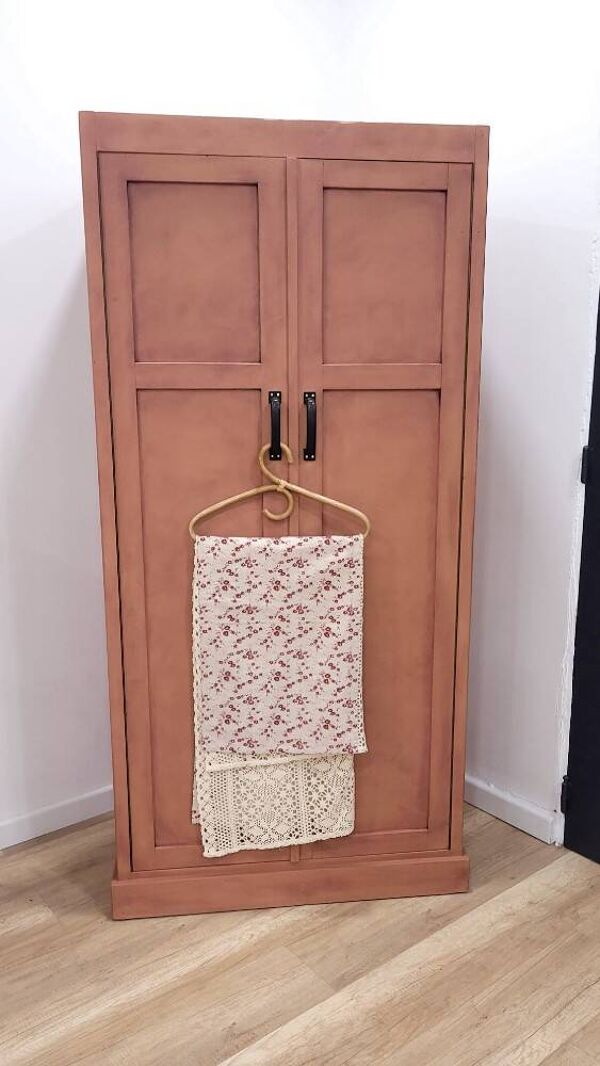 Armoire vintage