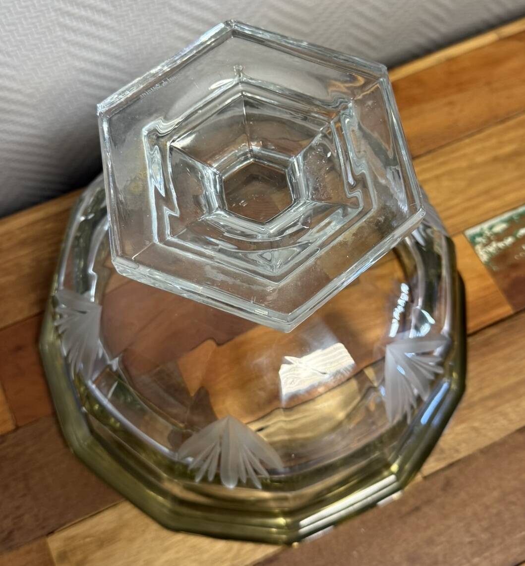 Cristalleries de Lorraine: large faceted bowl on crystal pedestal