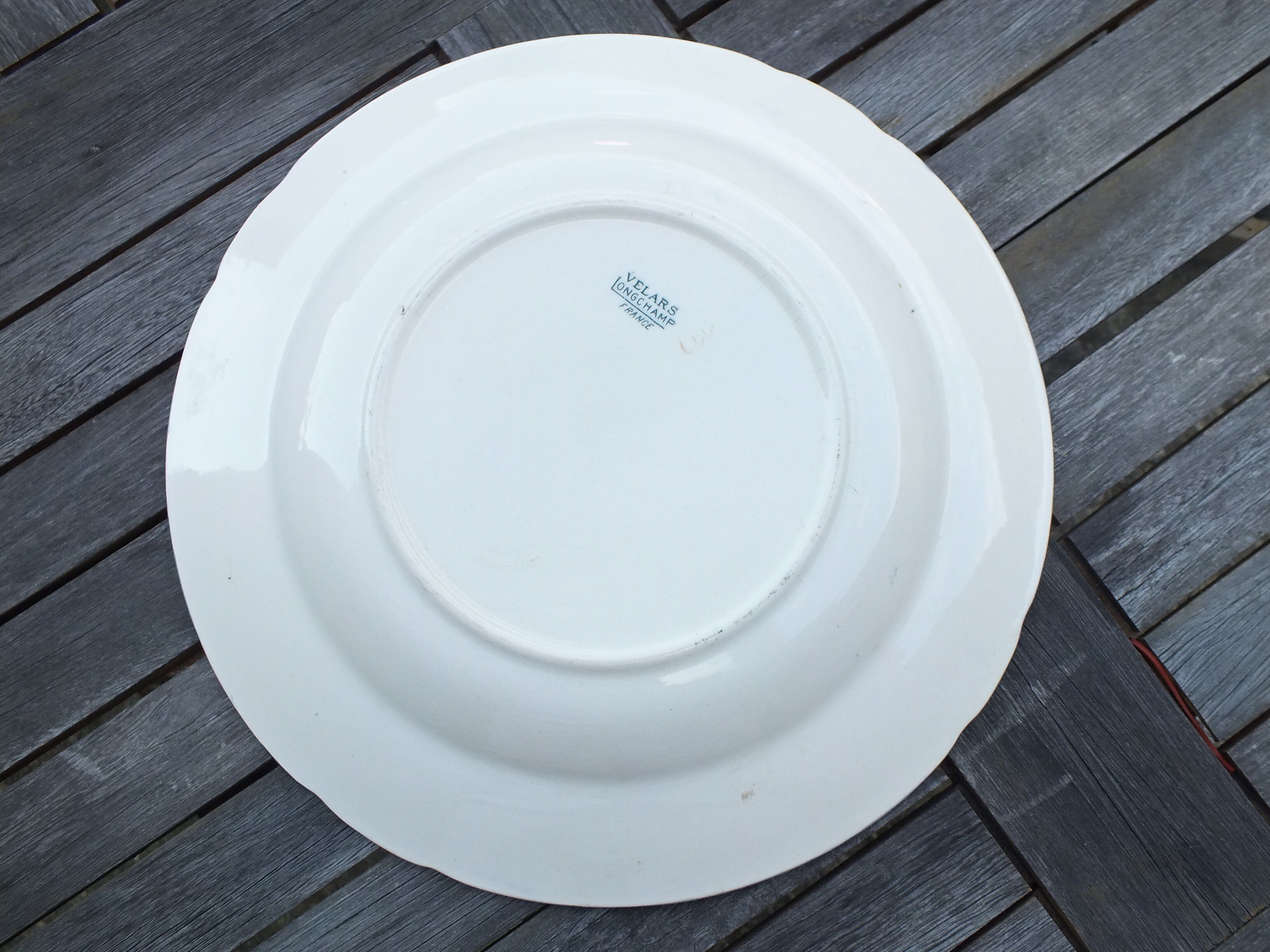 Round flat and hollow Longchamp Velars in Iron Earth