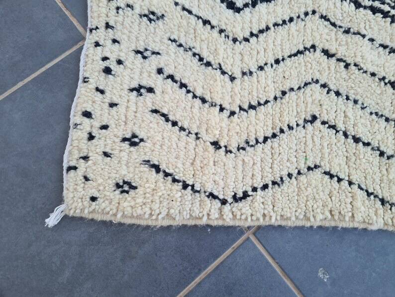 Authentic traditional Berber wool rug size 200/300 cm