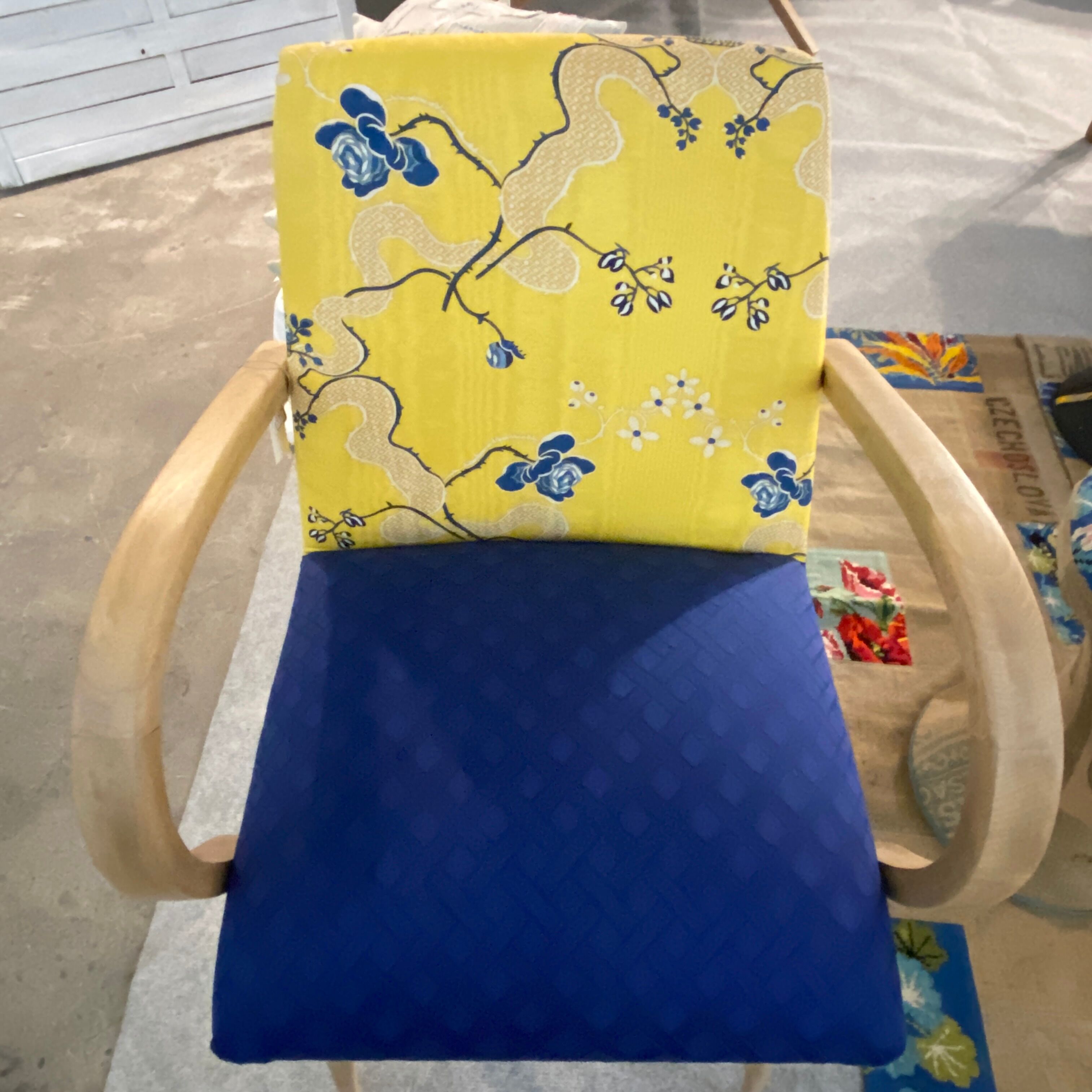 Fauteuil bridge tissu Charles Burger jaune et bleu