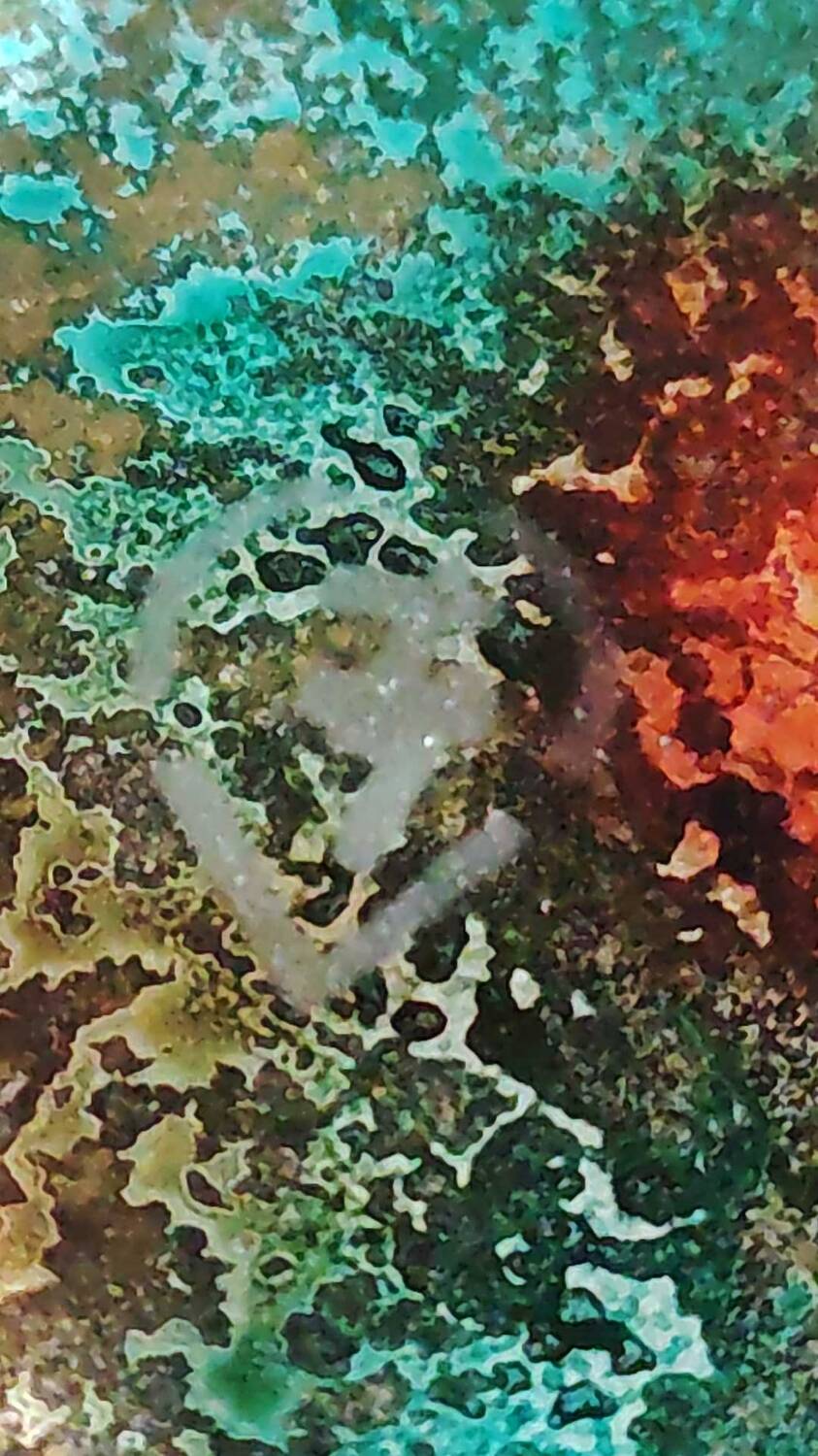 Large signed Line Lacquered Ball Vase. Made of églomisé glass. Dimensions: 18 x 16 cm