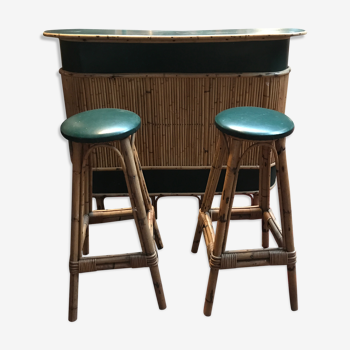 Rattan bar and pair of faux leather stool