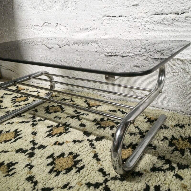 Table basse chromée et verre fumé