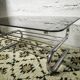 Table basse chromée et verre fumé