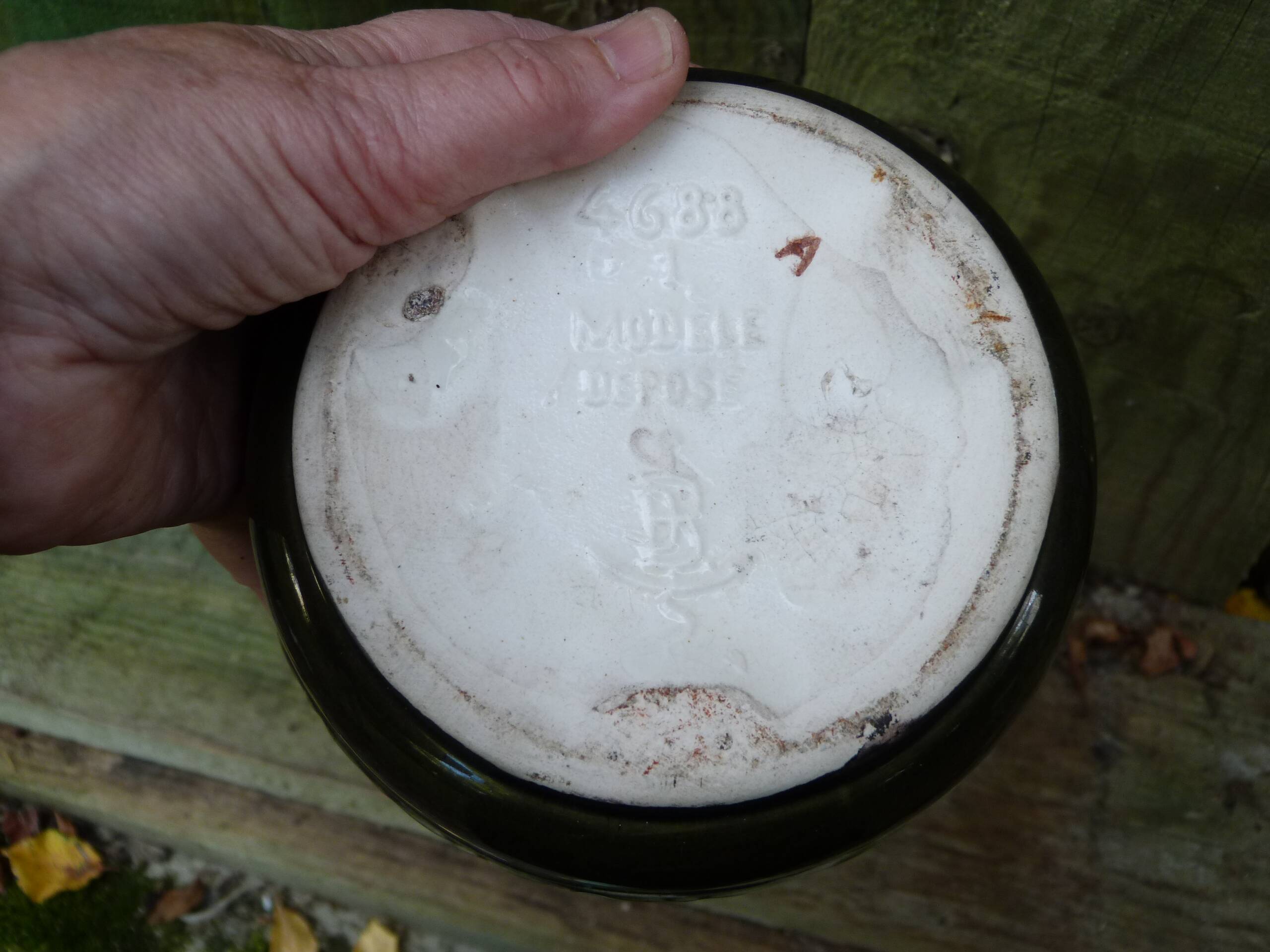 Art Nouveau vase in slip De Bruyn Fives Lille