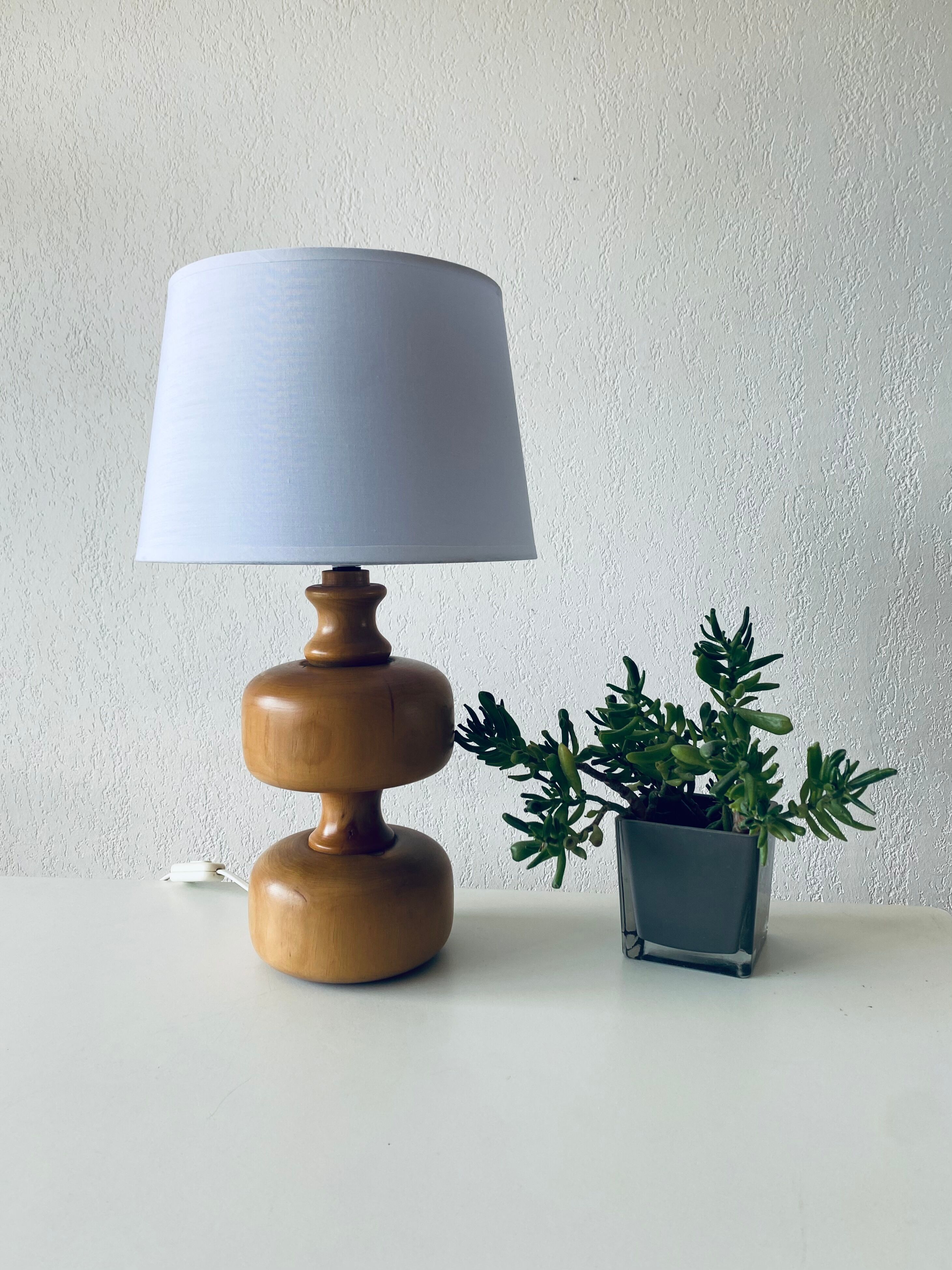 Lampe en bois tourné