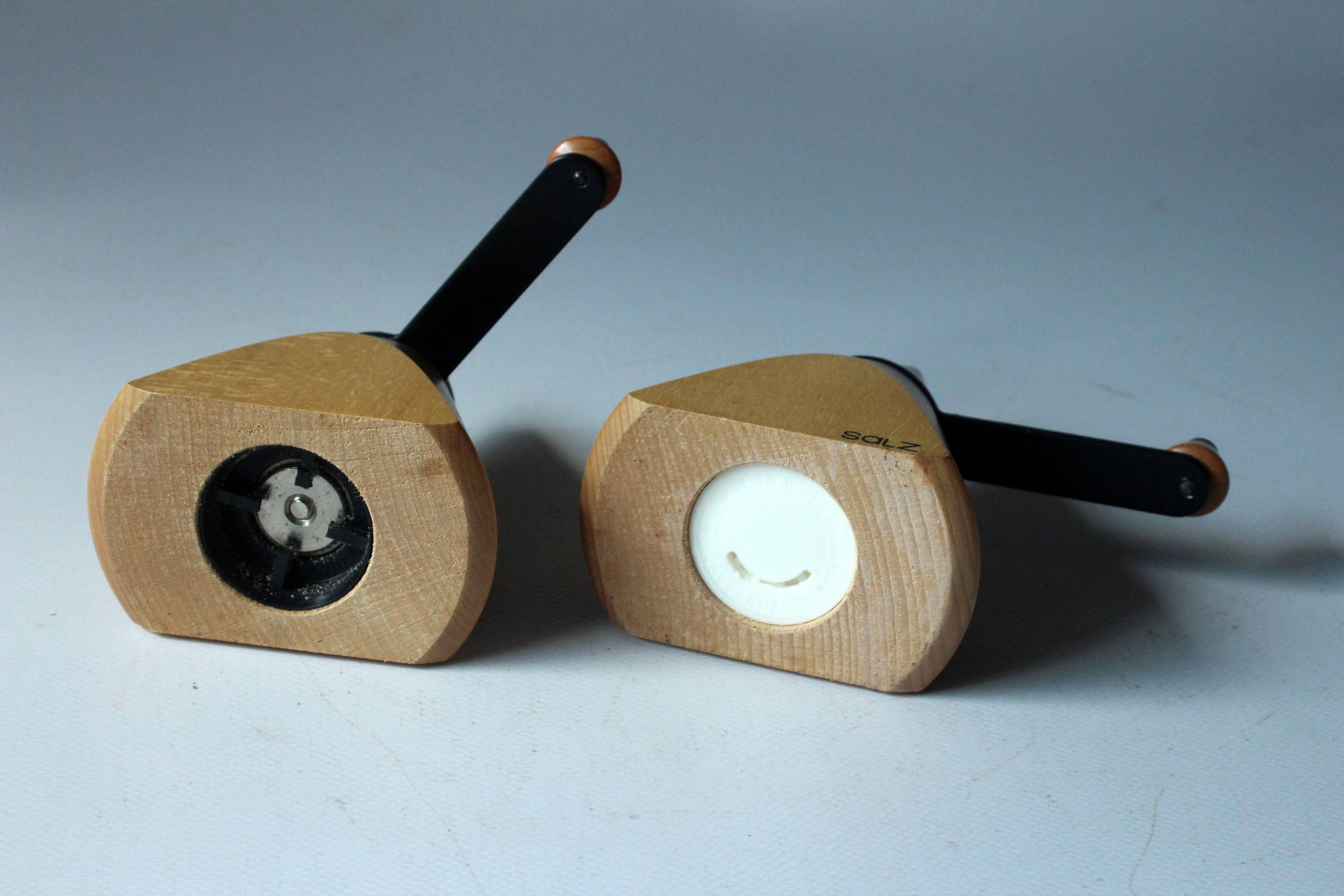 Design salt and pepper shaker