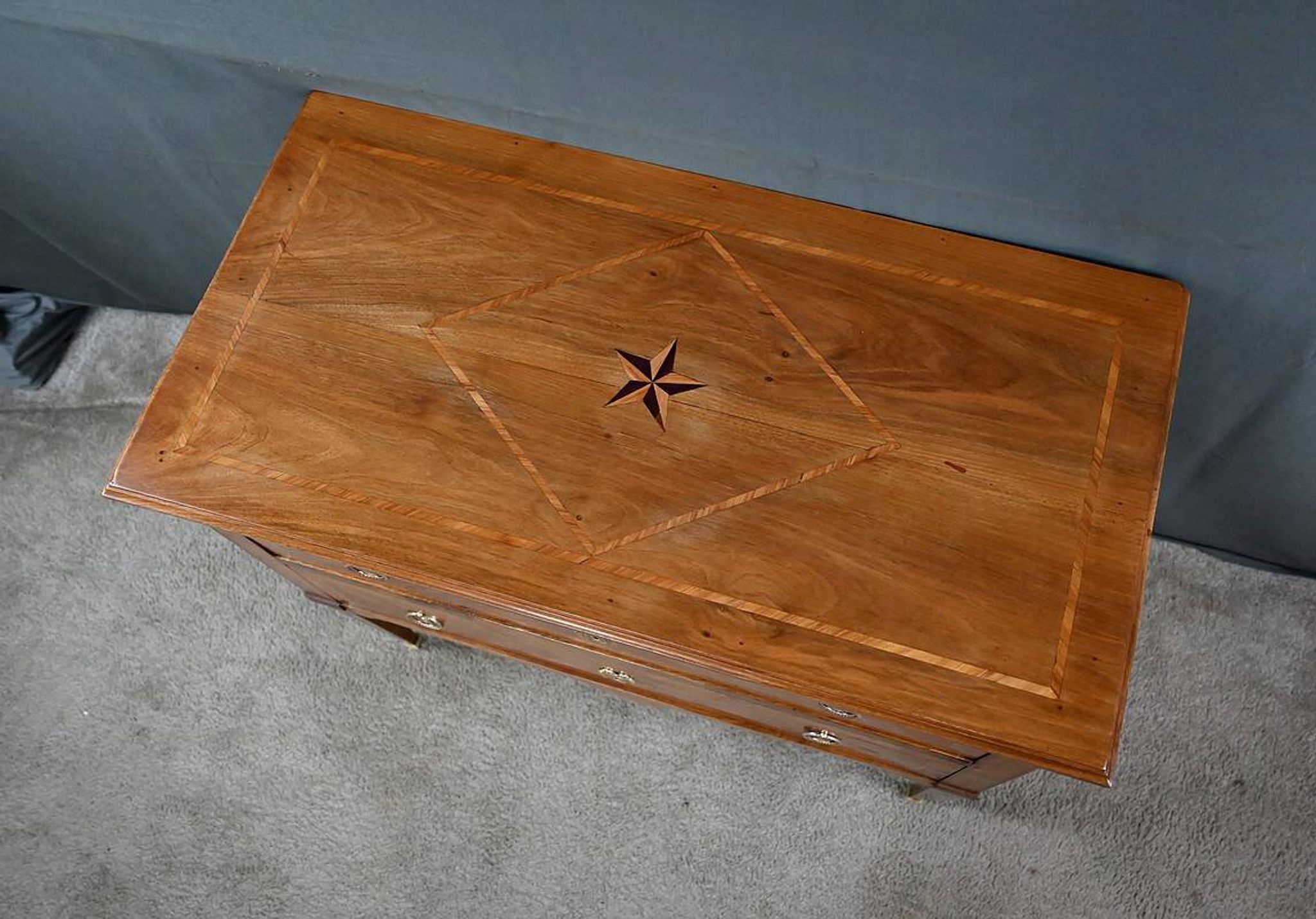 Commode Sauteuse en Marqueterie, Style Louis XVI – 1re partie XXe