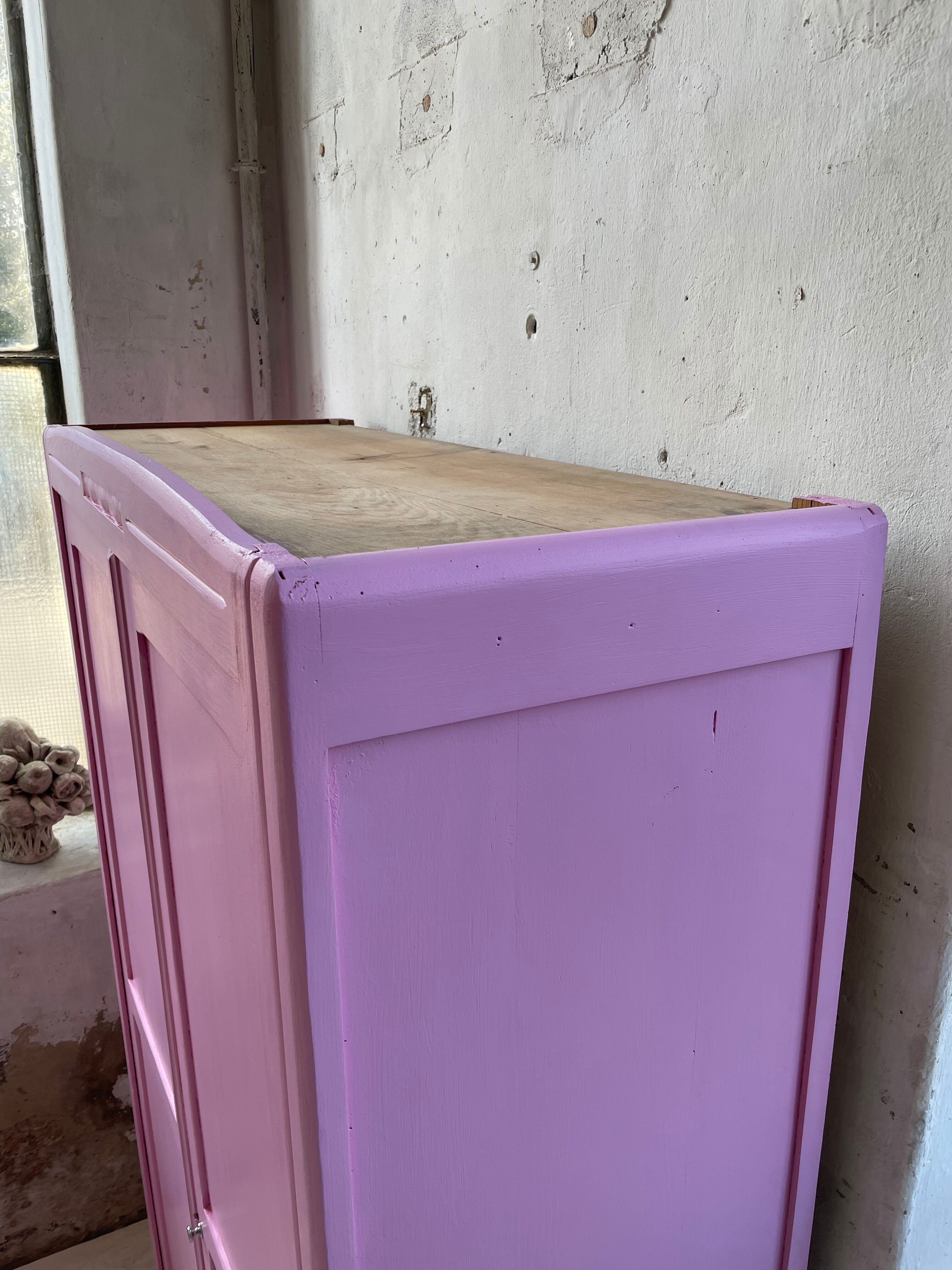 Pink knitted cabinet