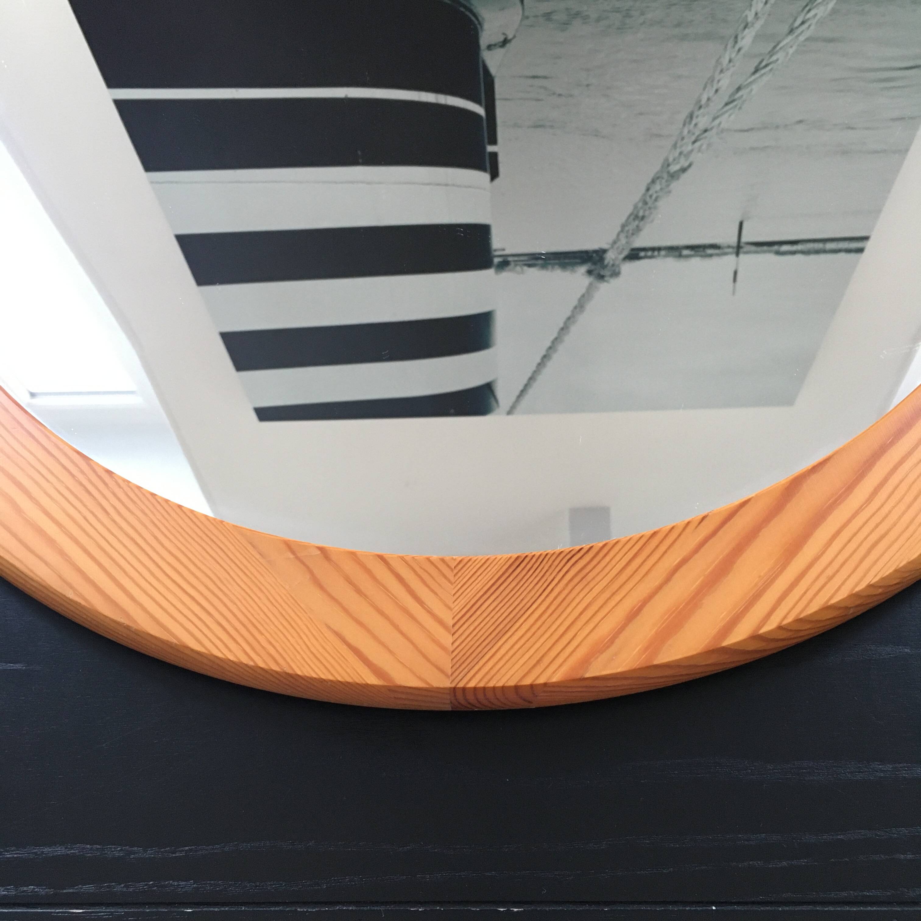 Miroir rond en pin vernis