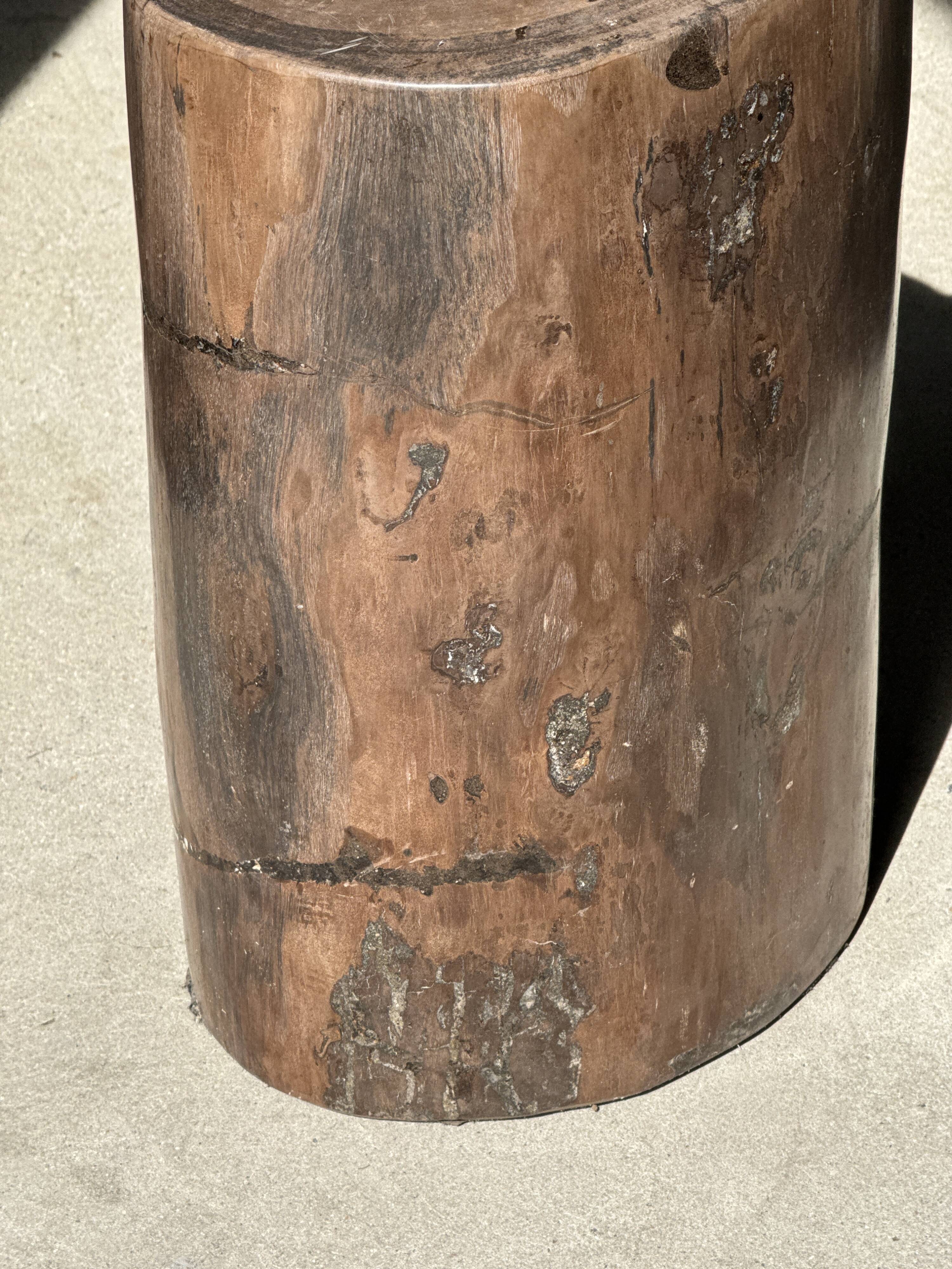 Table d'appoint en bois pétrifié brune H46 D29 - 3338