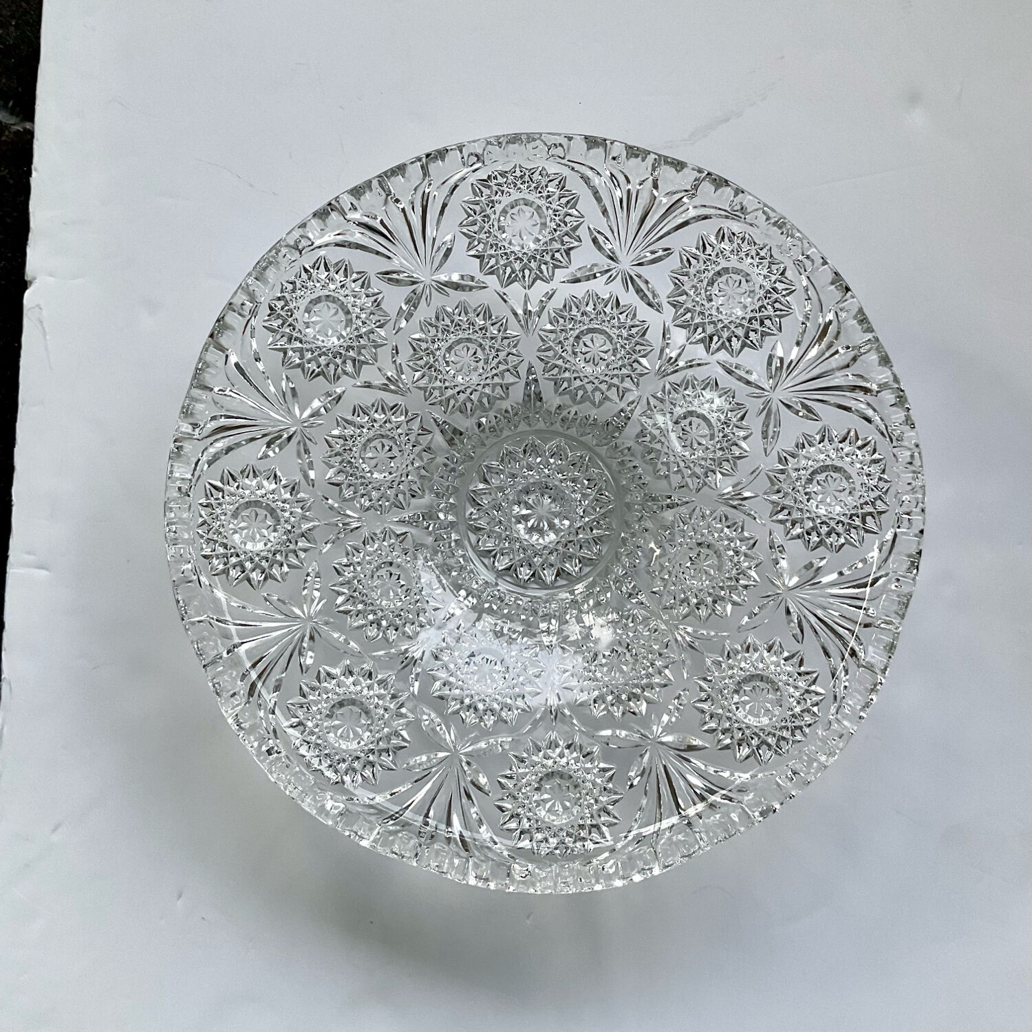 Coupe à fruits en verre ciselé