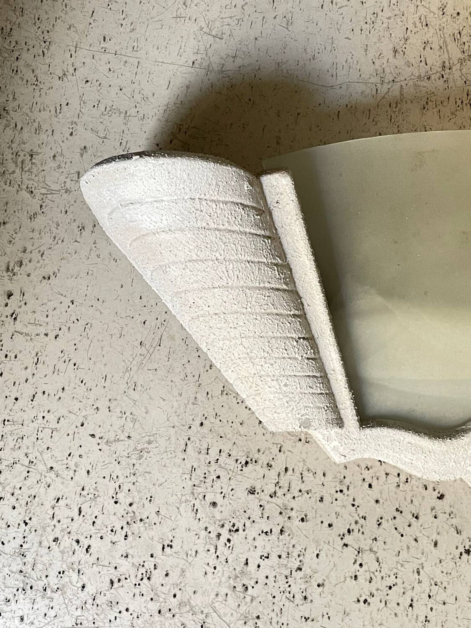Applique « Arlus » de style Art Deco en plâtre et verre fumé
