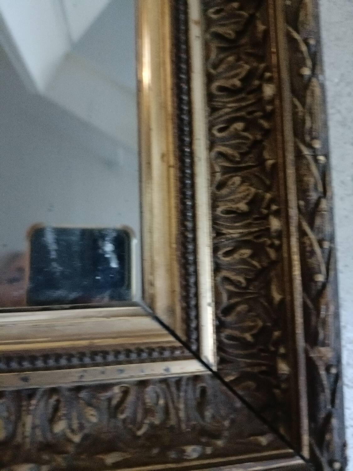 Antique mirror in wood and gilded stucco