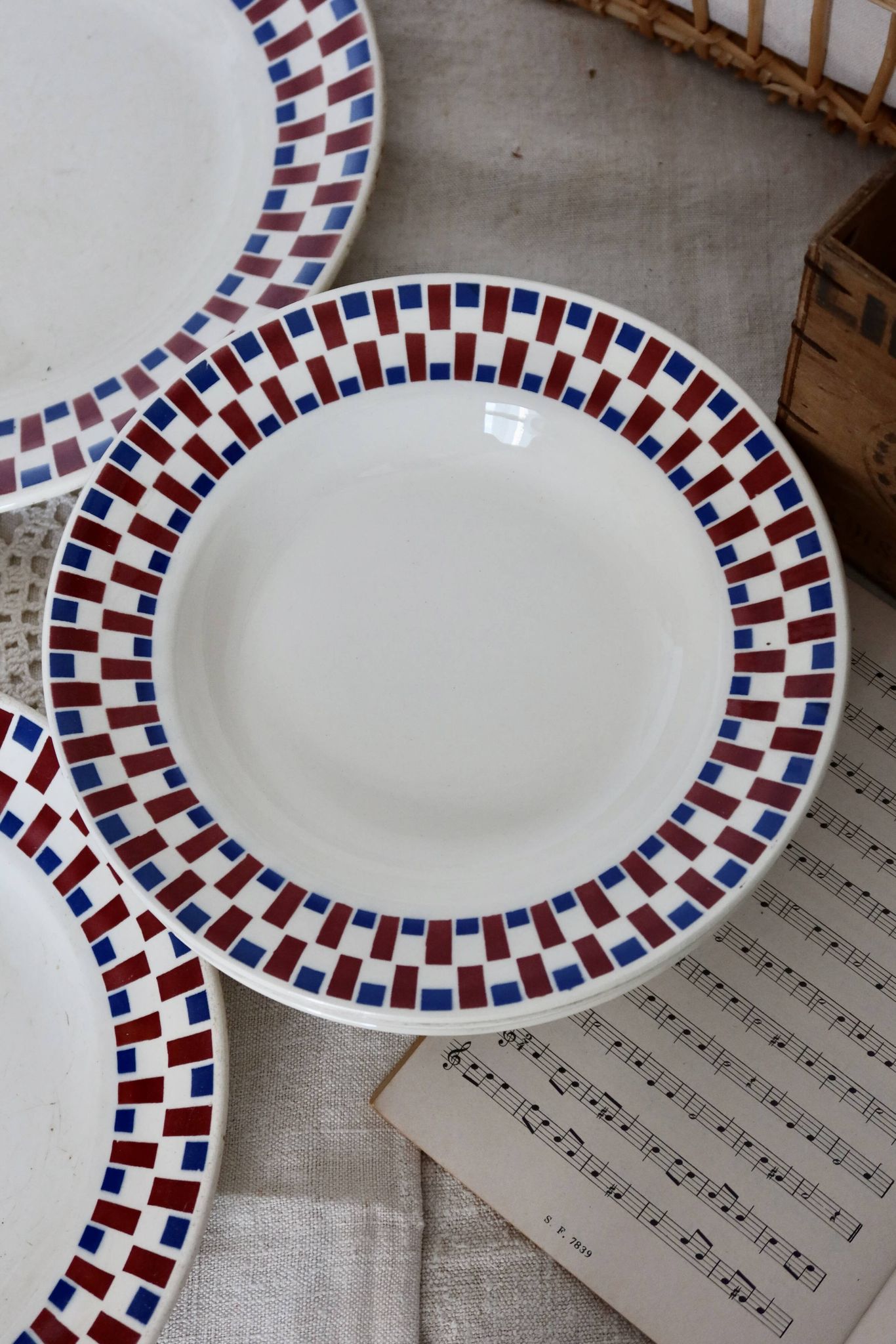 Part of a vintage Bandonviller faience table service, Joubert model, 14 pieces, early 20th century