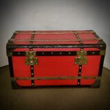 Old mail trunk 1900