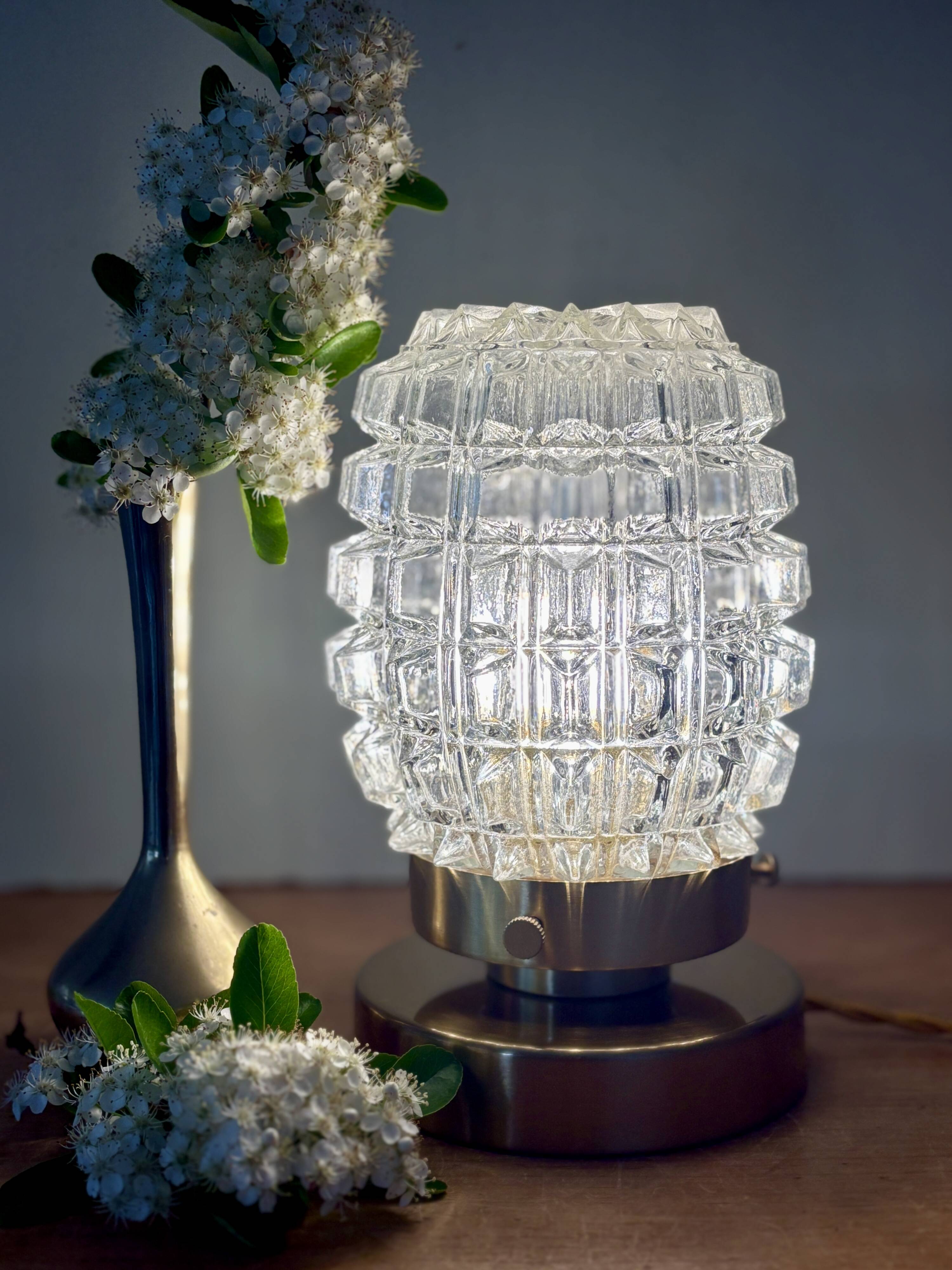 Vintage globe table lamp in transparent molded glass