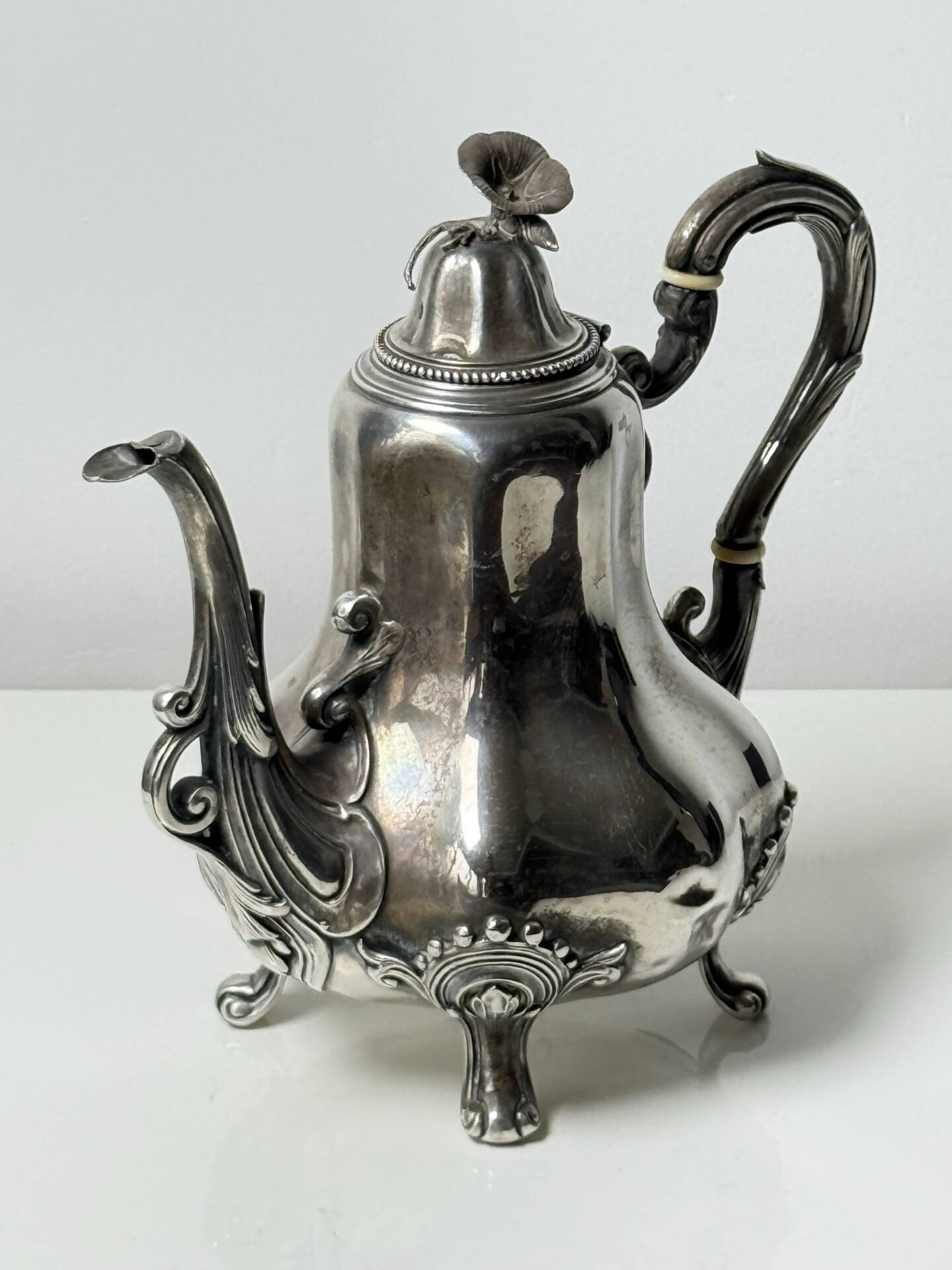 Silver teapot / jug Minerva first standard – Louis XV style
