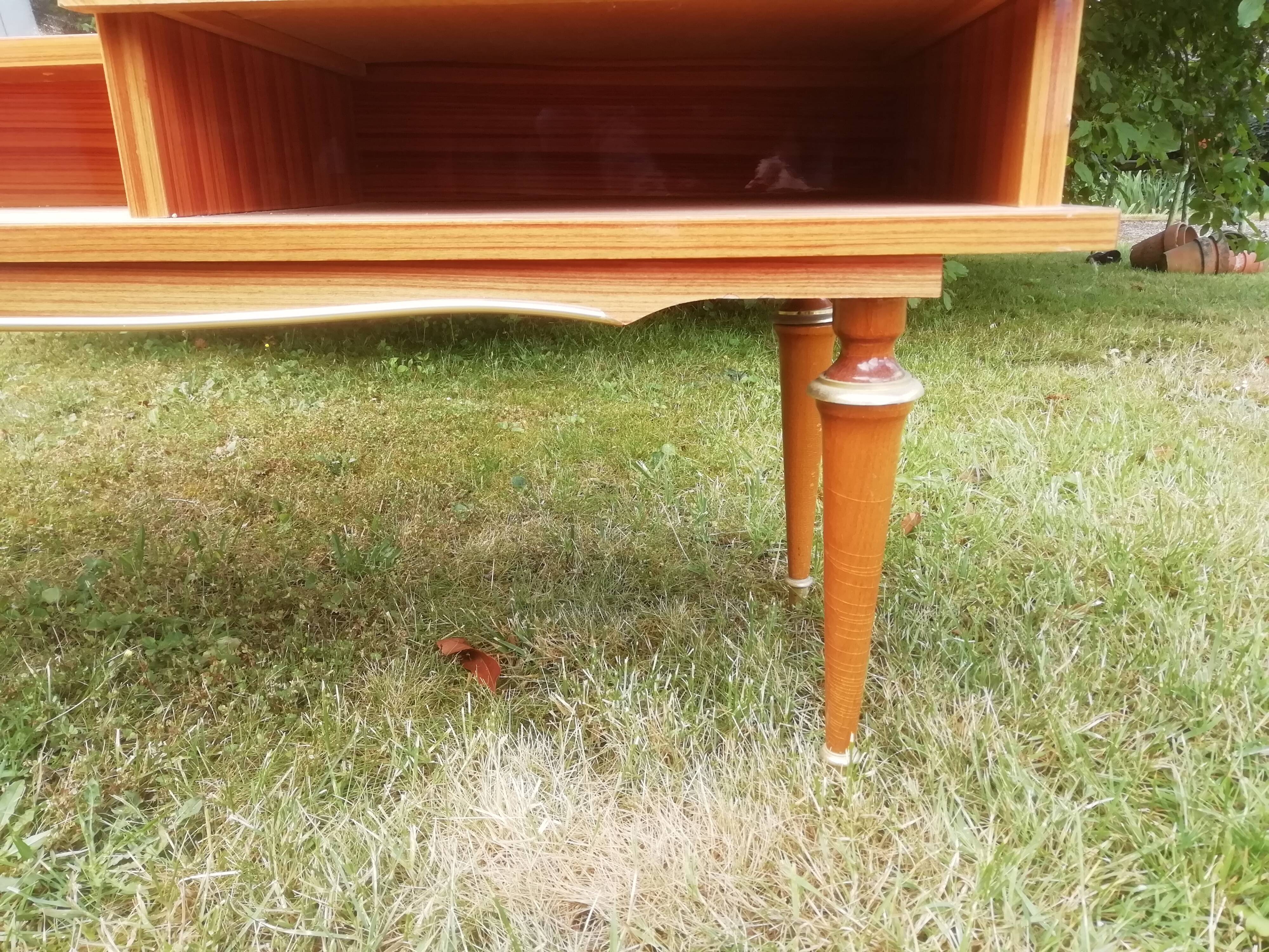 Serving table years 70