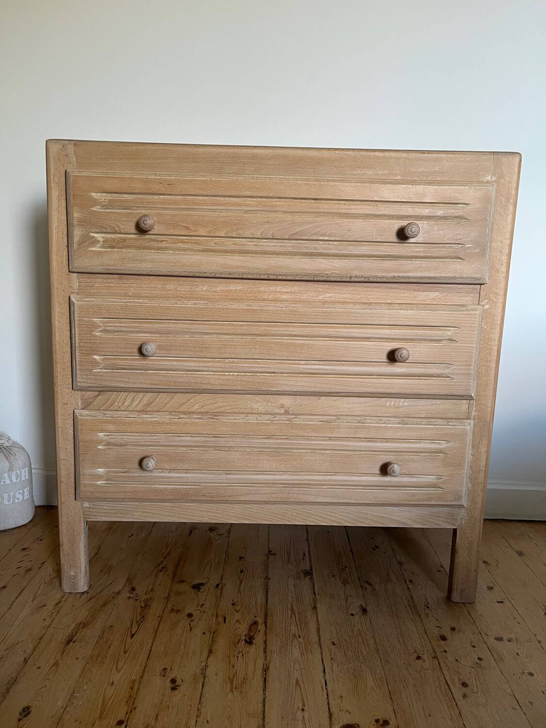 Commode en sapin patiné – 3 tiroirs