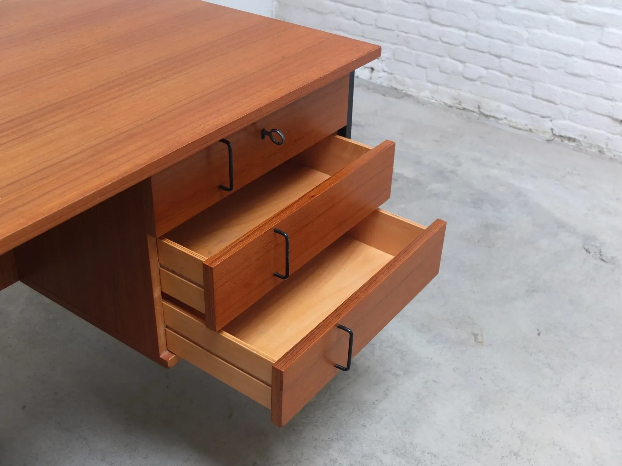 Minimalist freestanding desk by Günter Renkel for REGO, 1960s