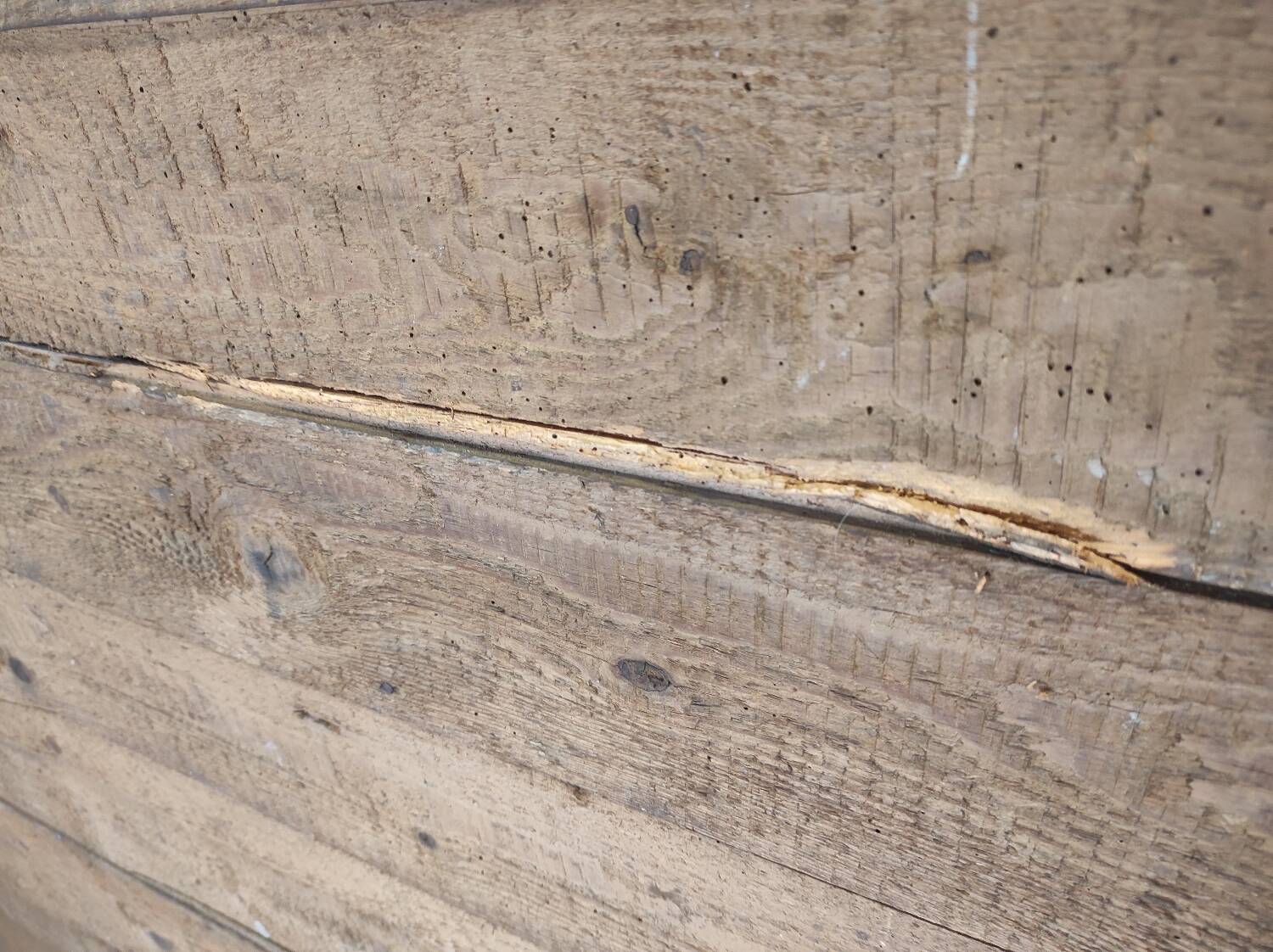 Wall dresser shelf for rustic wooden collection plates (fir and oak)