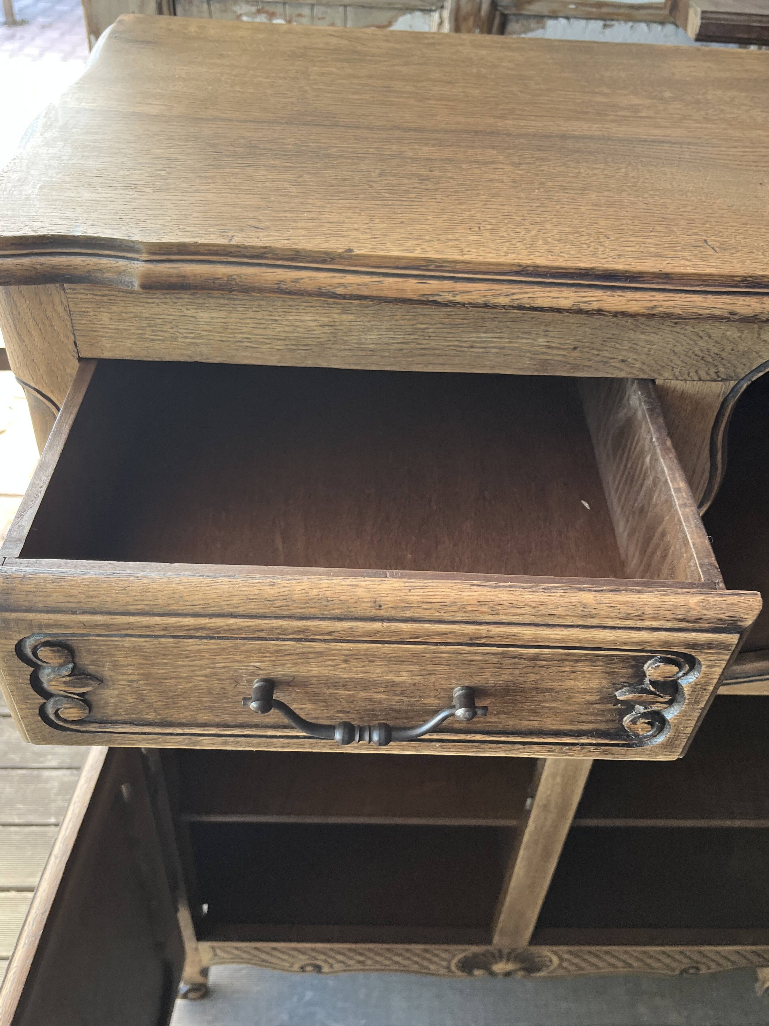 Buffet/occasional furniture oak