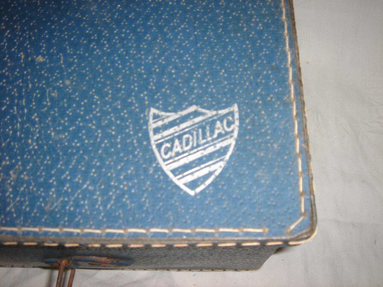 Suitcase in Cadillac sewn cardboard, early 20th