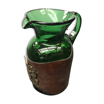 Pichet carafe verre soufflé vert avec cuir & écusson cuisine vintage