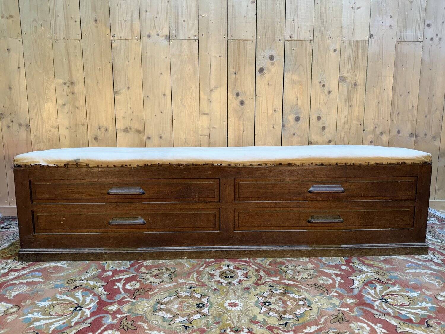 Oak shop bench in chest / trunk
