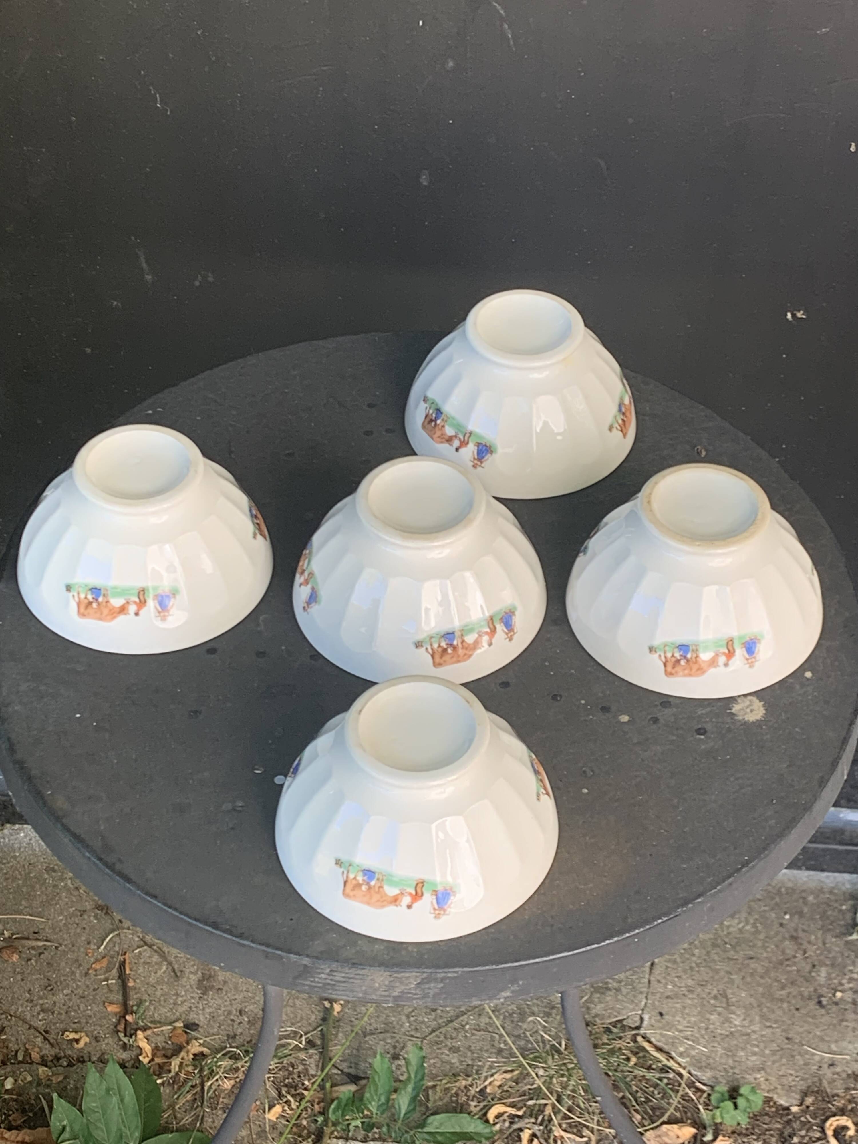 Set of 5 faceted white earthenware bowls with a naive decor, antique