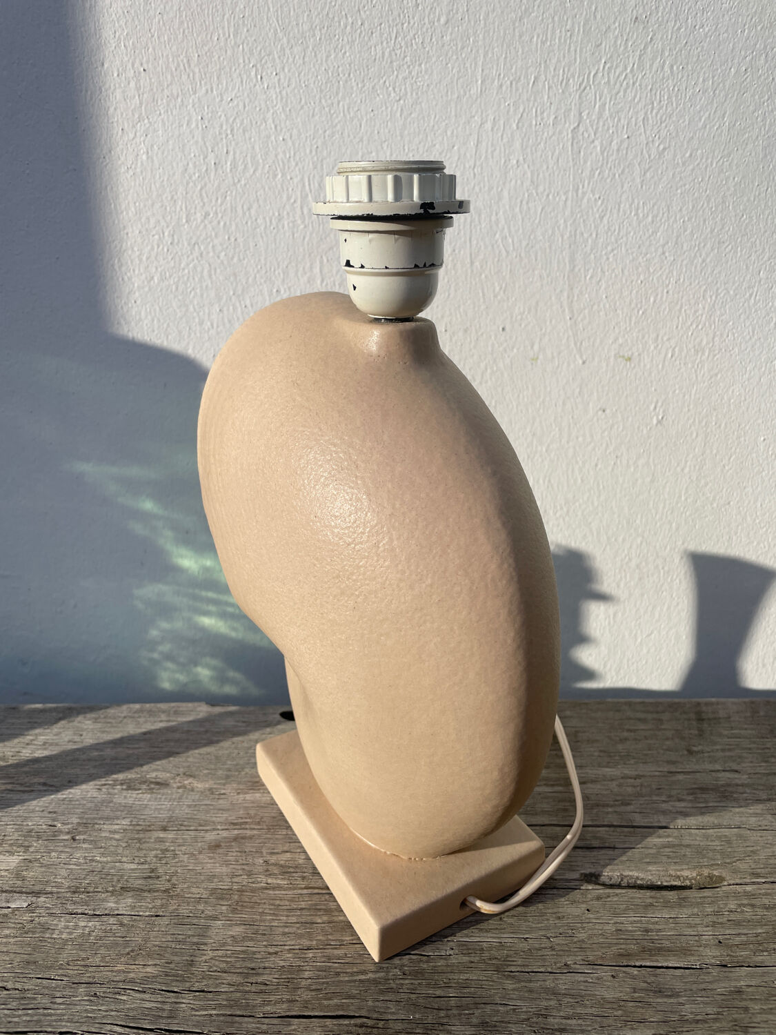 Vintage beige ceramic seashell lamp lol