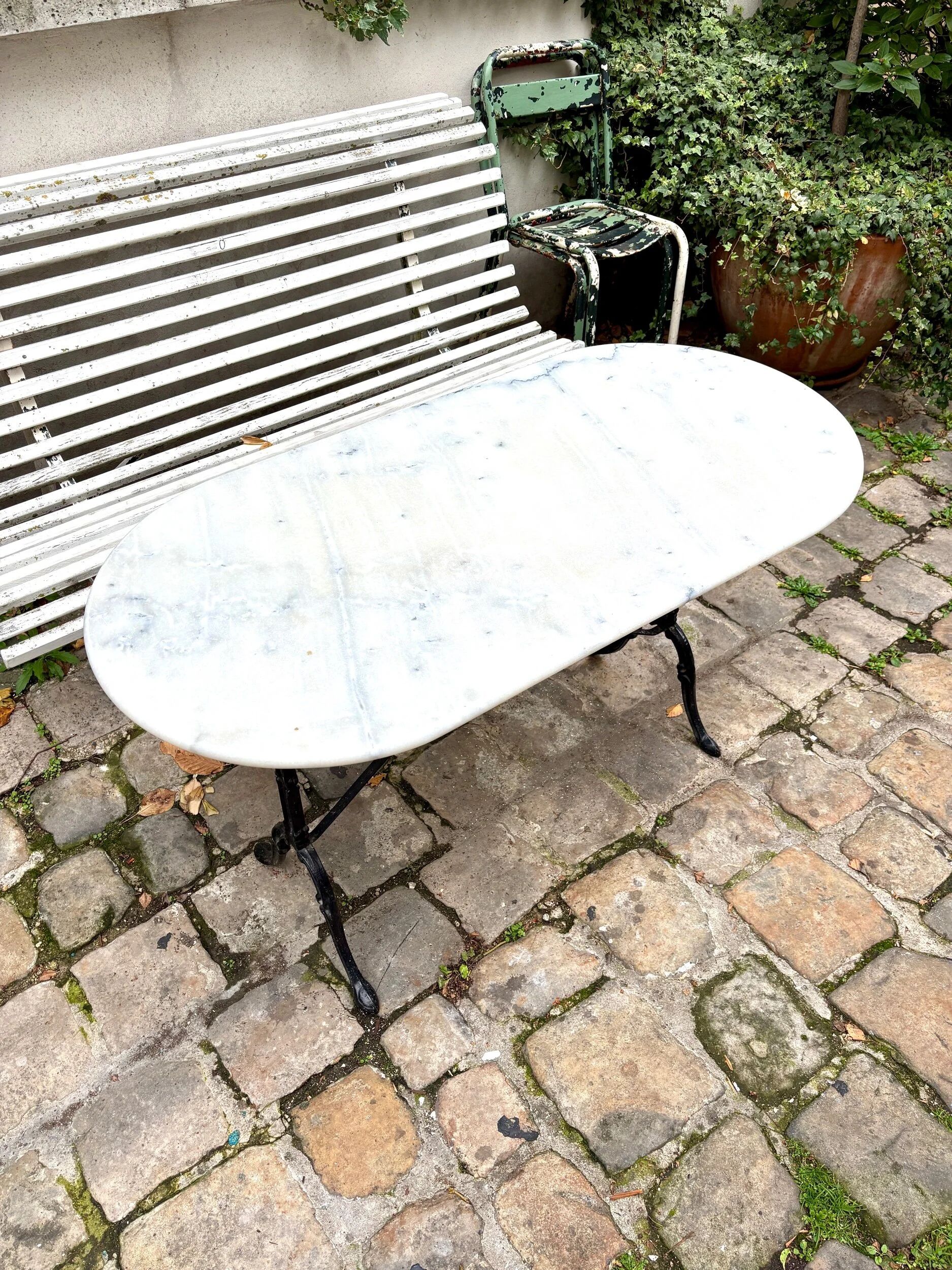 Oblong bistro table in grey marble and black cast iron