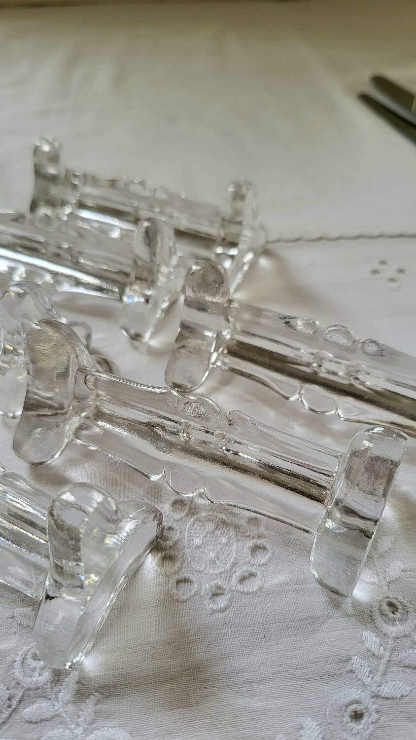 Glass knife holder