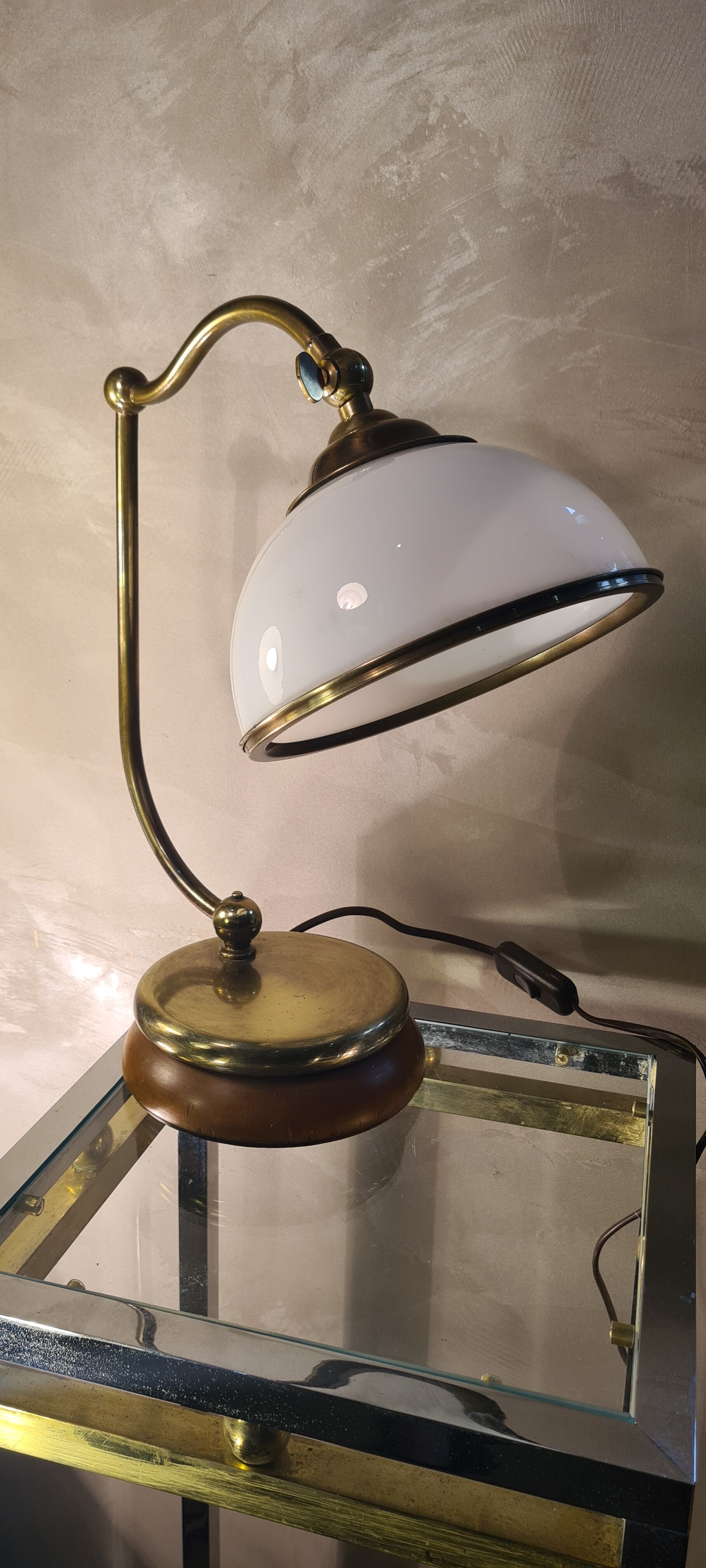 Adjustable brass lamp with wooden base and opaline with strapping 39x33