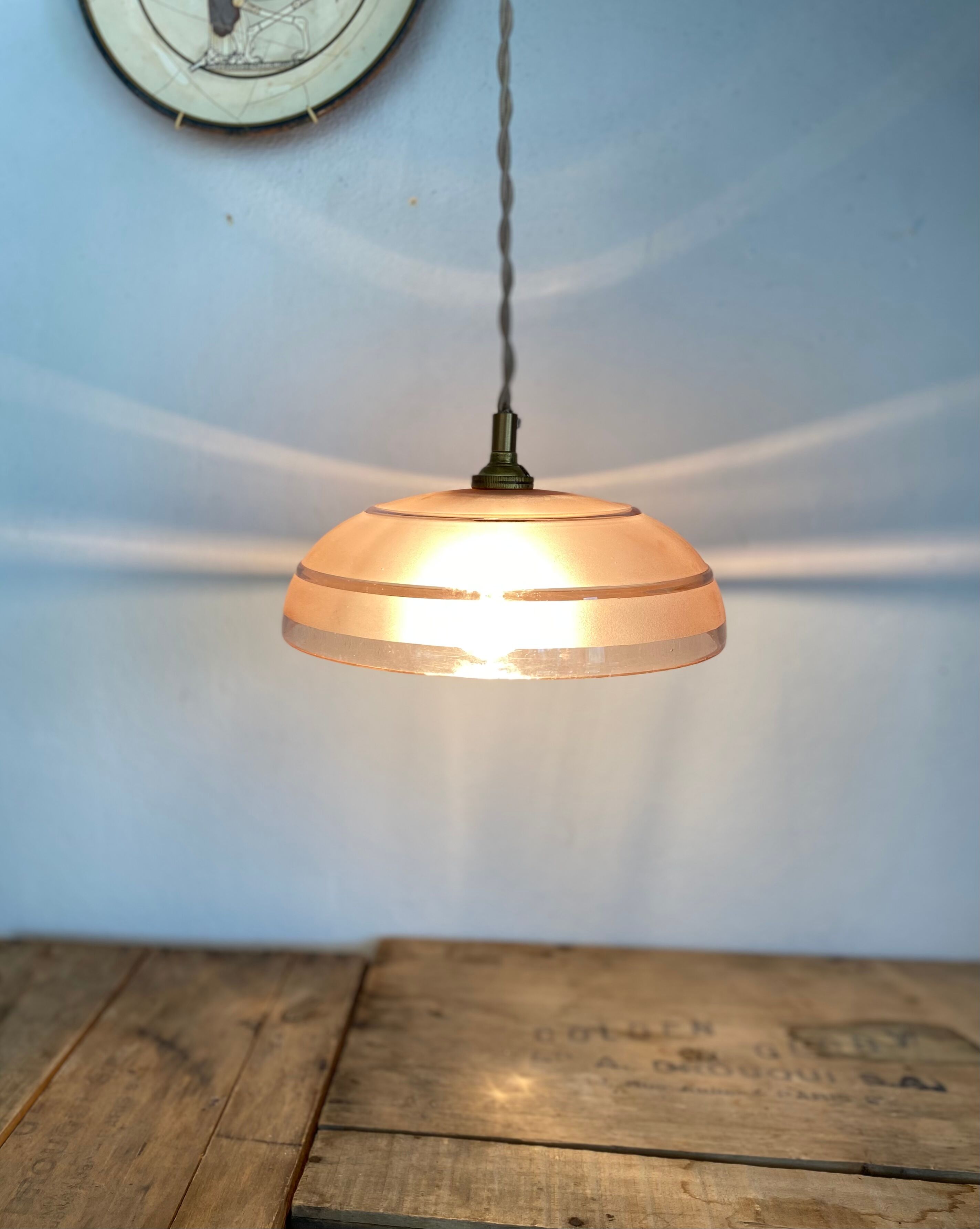 Pink glass suspension, fabric cable, ceramic ceiling lamp