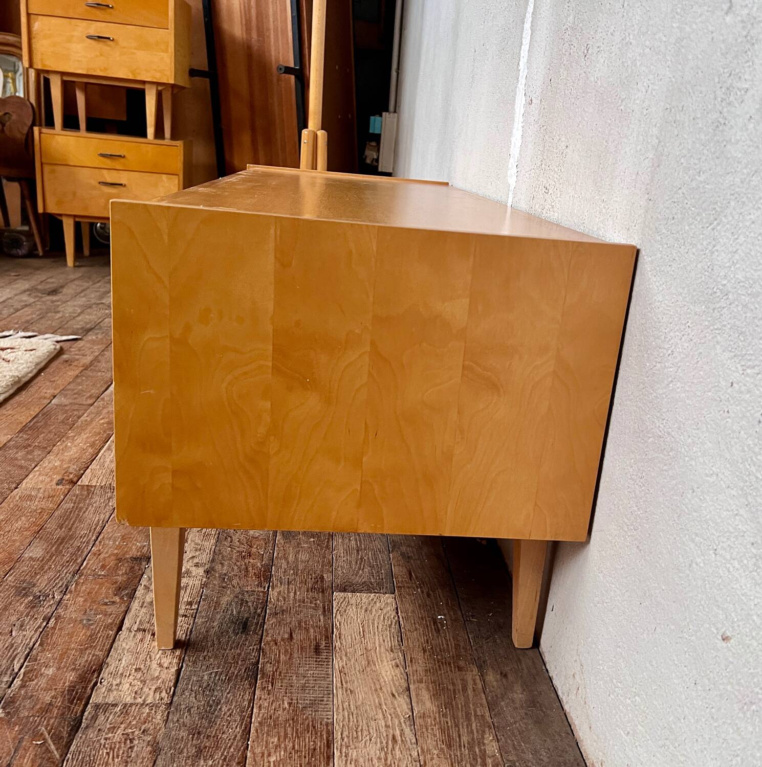 Vintage hi-fi TV cabinet with compass legs
