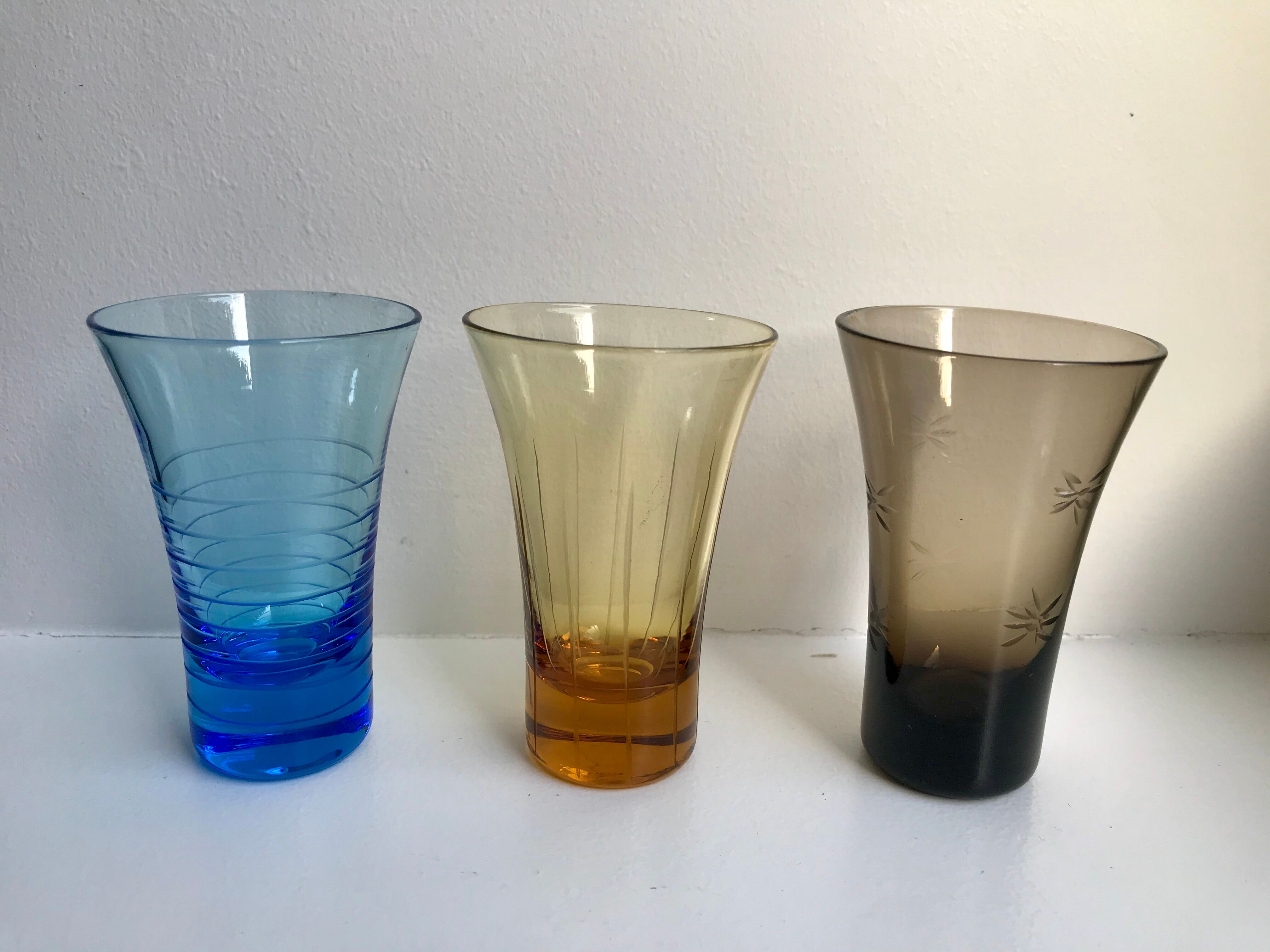 Set of 6 colored and engraved design shot glasses 60s-70s