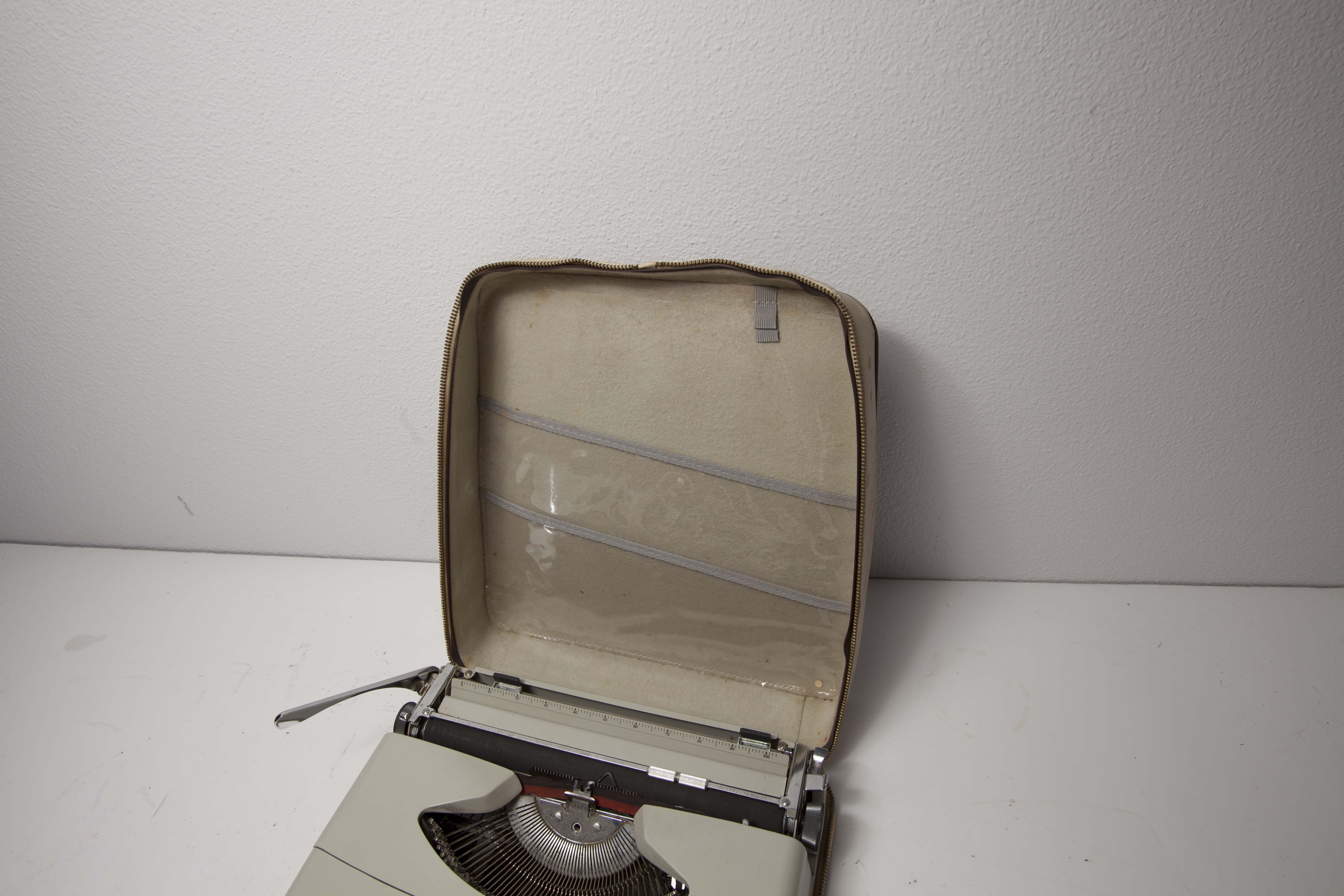 Underwood 18 typewriter