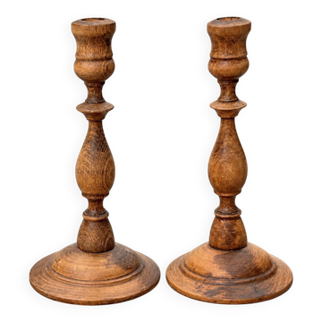 Paire de bougeoirs anciens en bois tourné