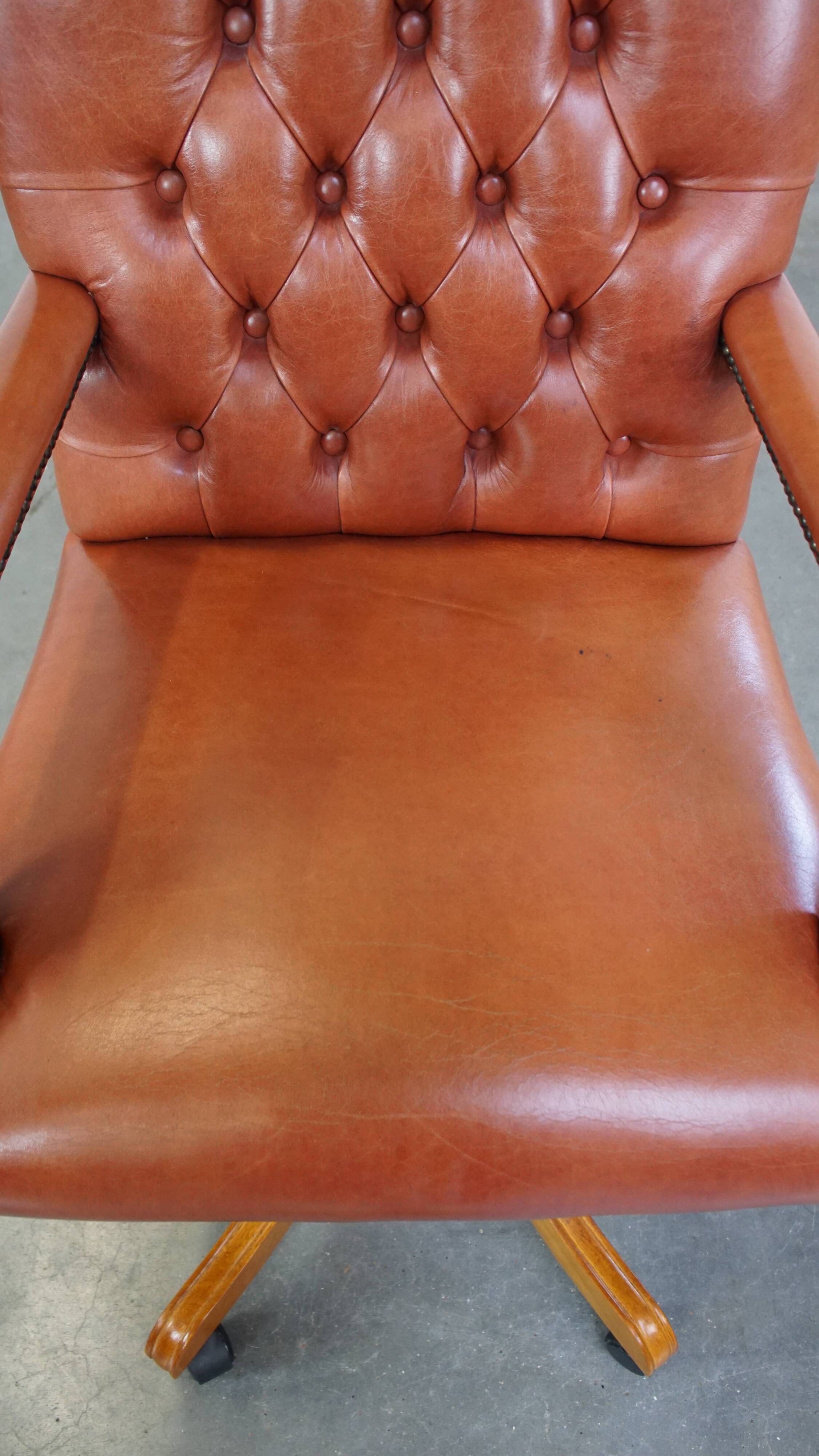 Height-adjustable leather English-style chesterfield office chair