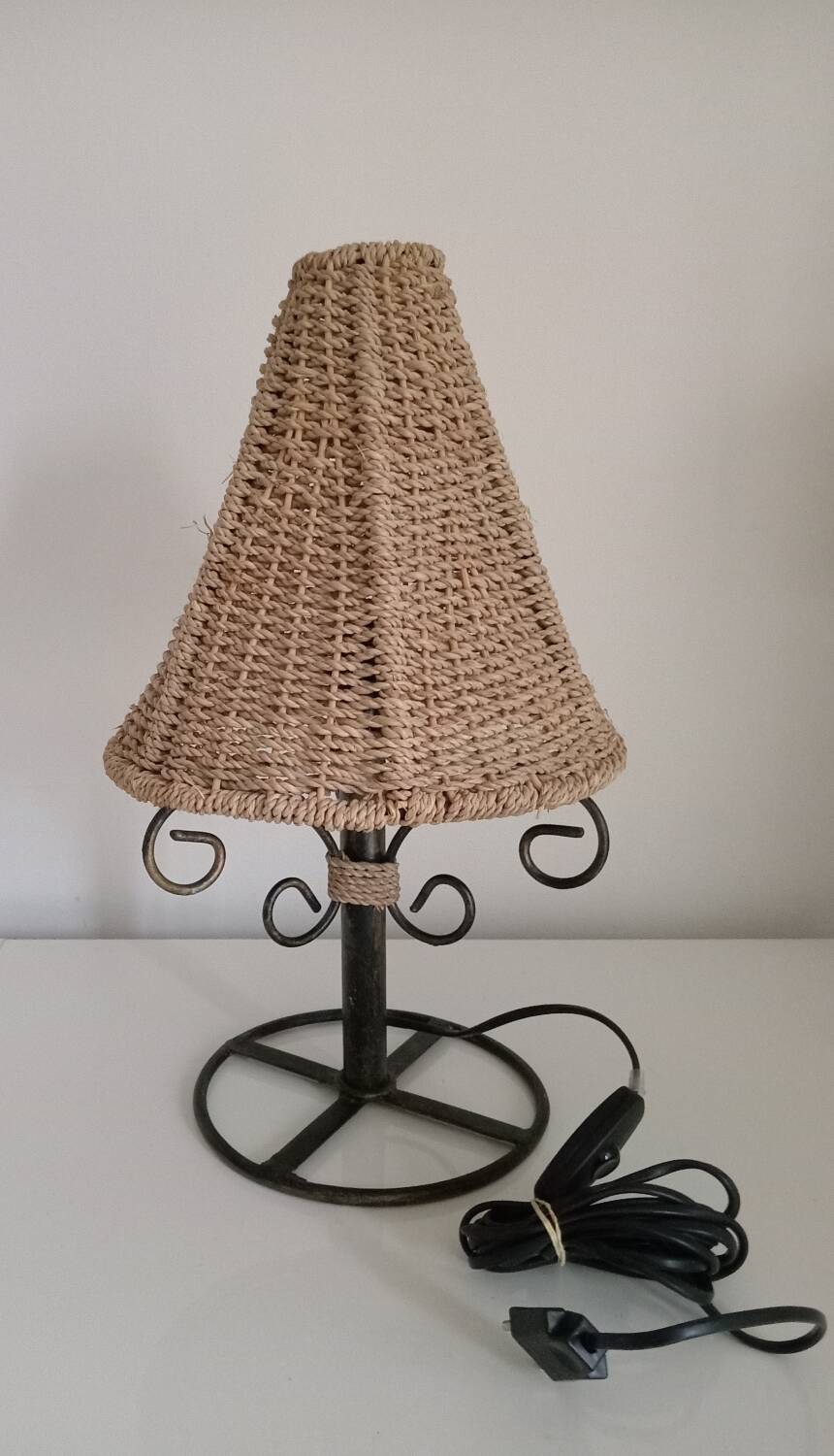 Table lamp