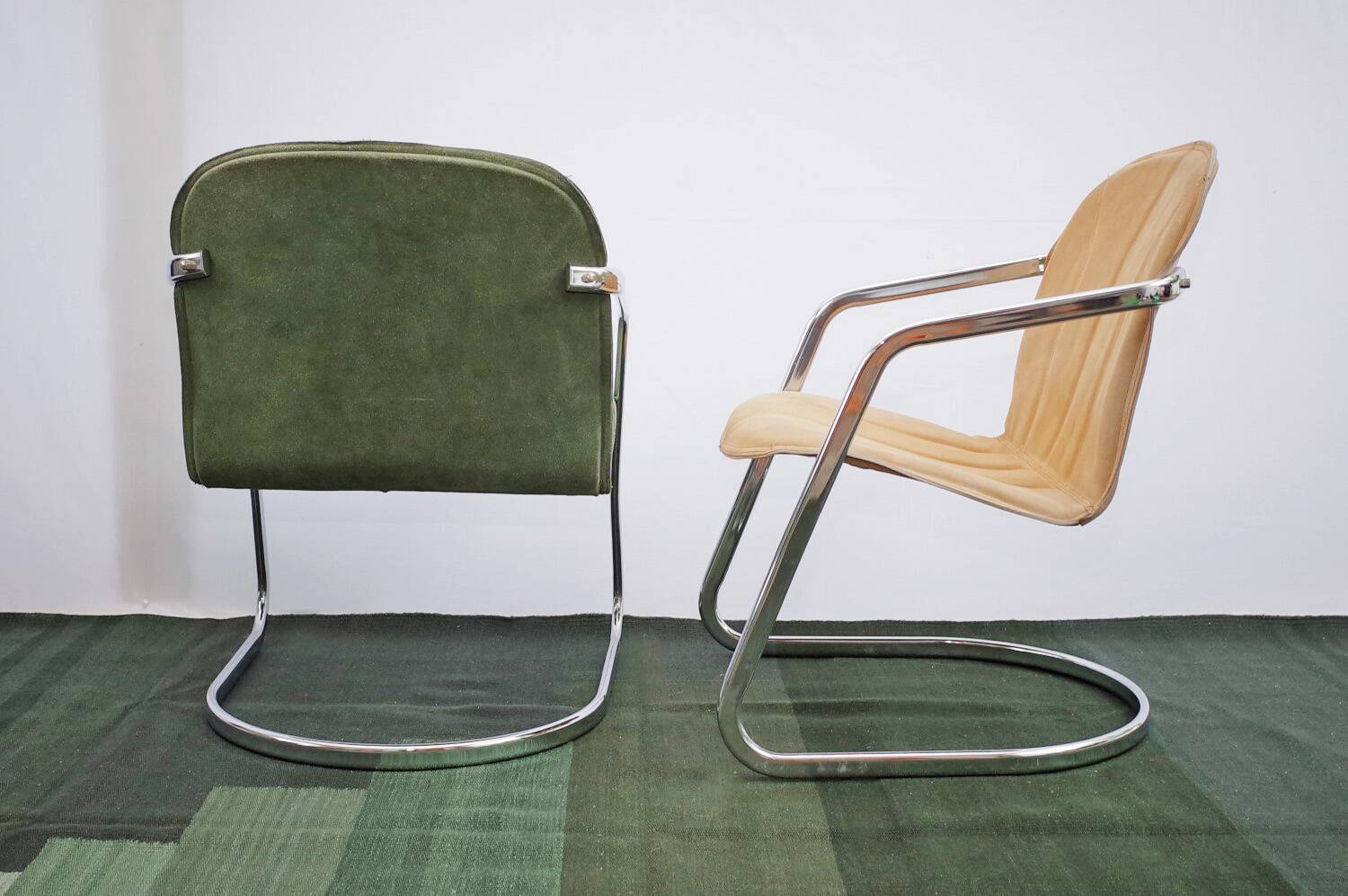 2 chaises vintage cantilever chrome