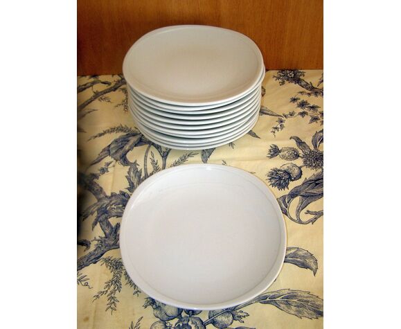 24 assiettes plates en porcelaine blanche "Pillivuyt" diamètre 24cm |  Selency