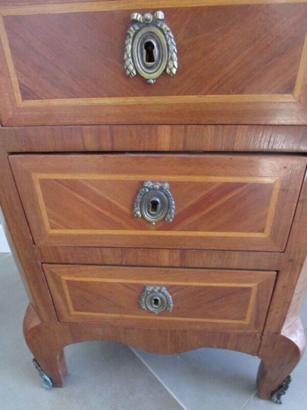 Meuble semainier ancien en bois marqueté et ornements bronze