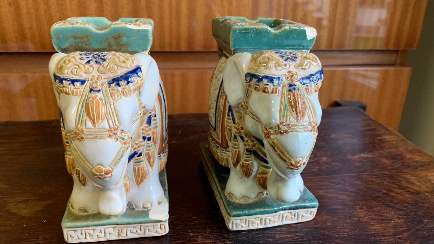 Cendriers en forme d éléphant