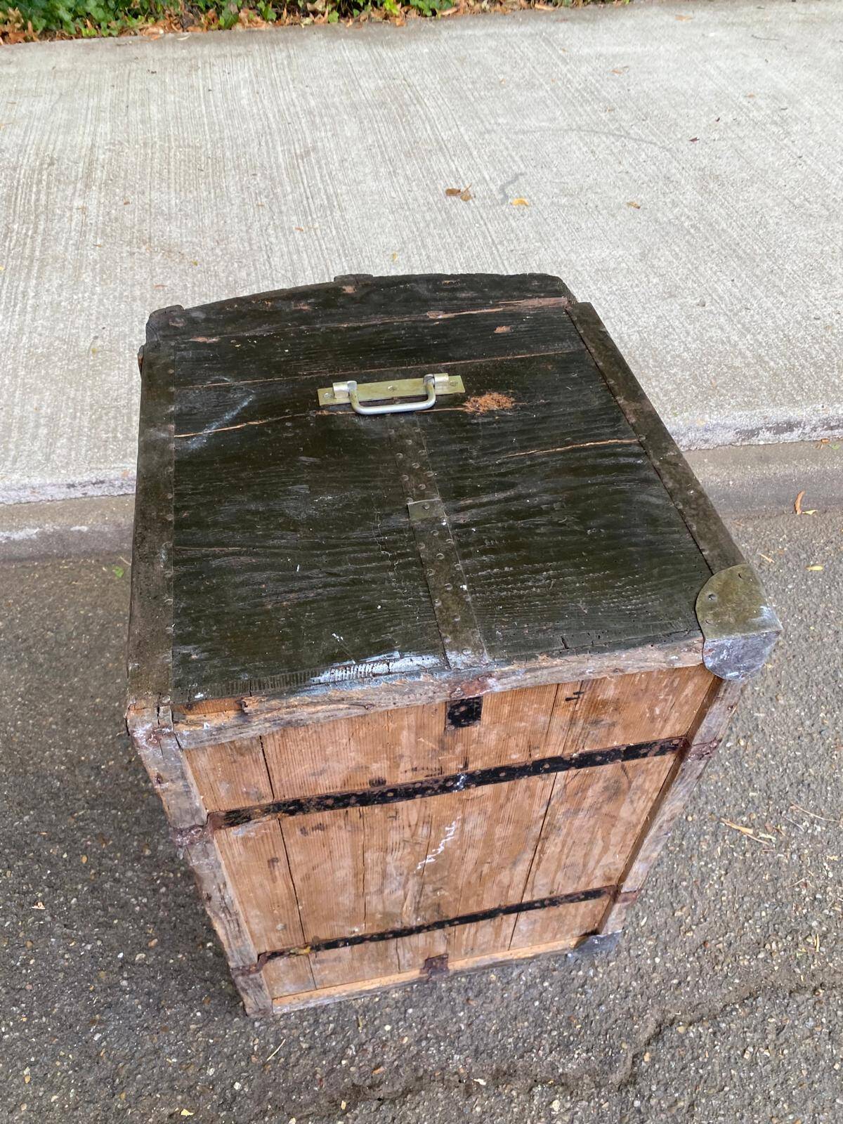 Malle bombée vintage en bois du XIXème