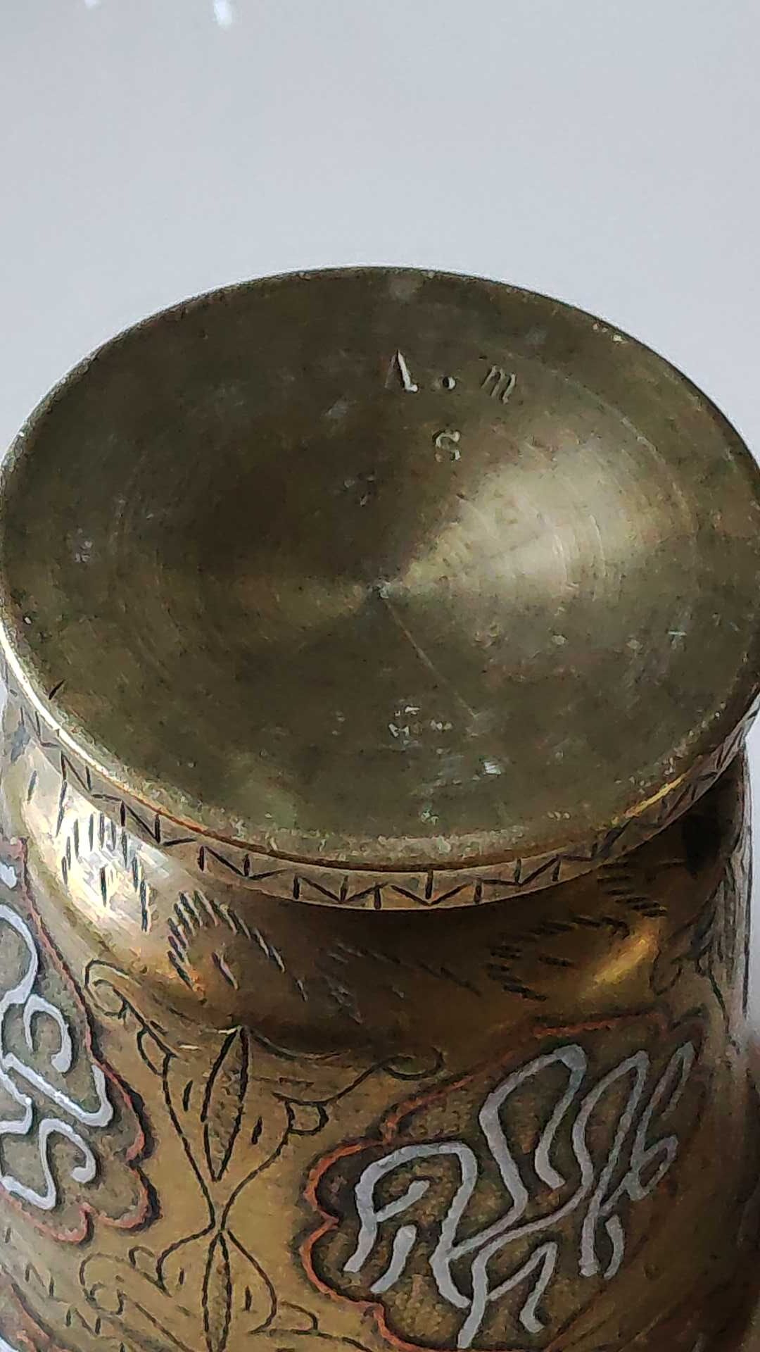 Mortier pilon d apothicaire islamique-arabe en bronze massif à patine doré