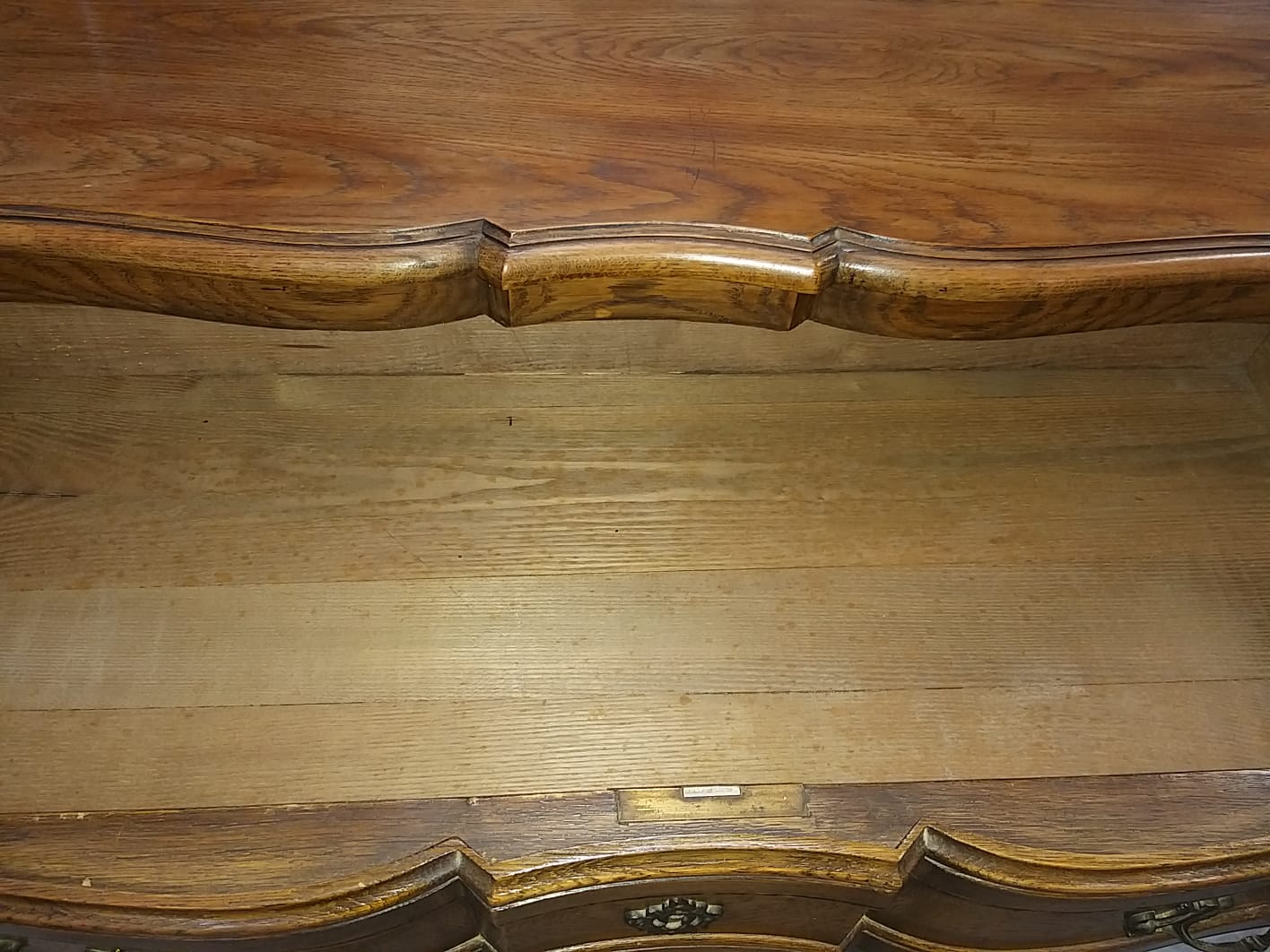 Chest of drawers crossbow